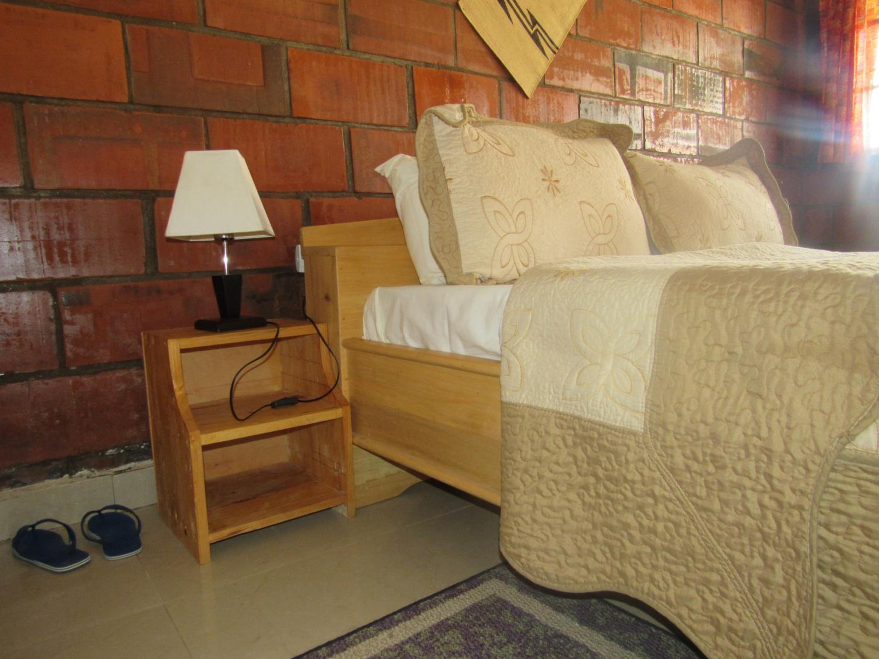 Standard Single Room - Photo 8