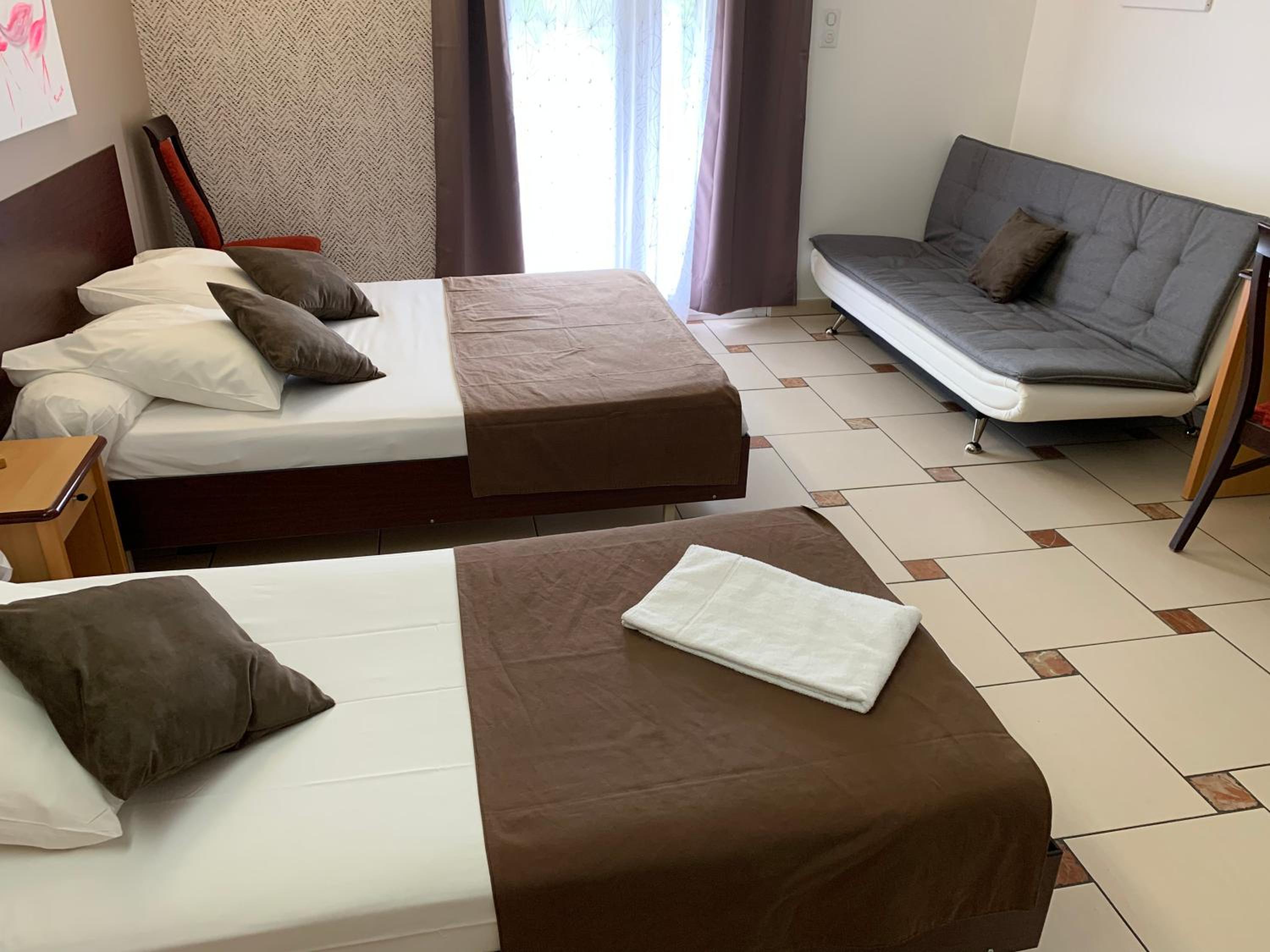 Quadruple Room - Photo 3