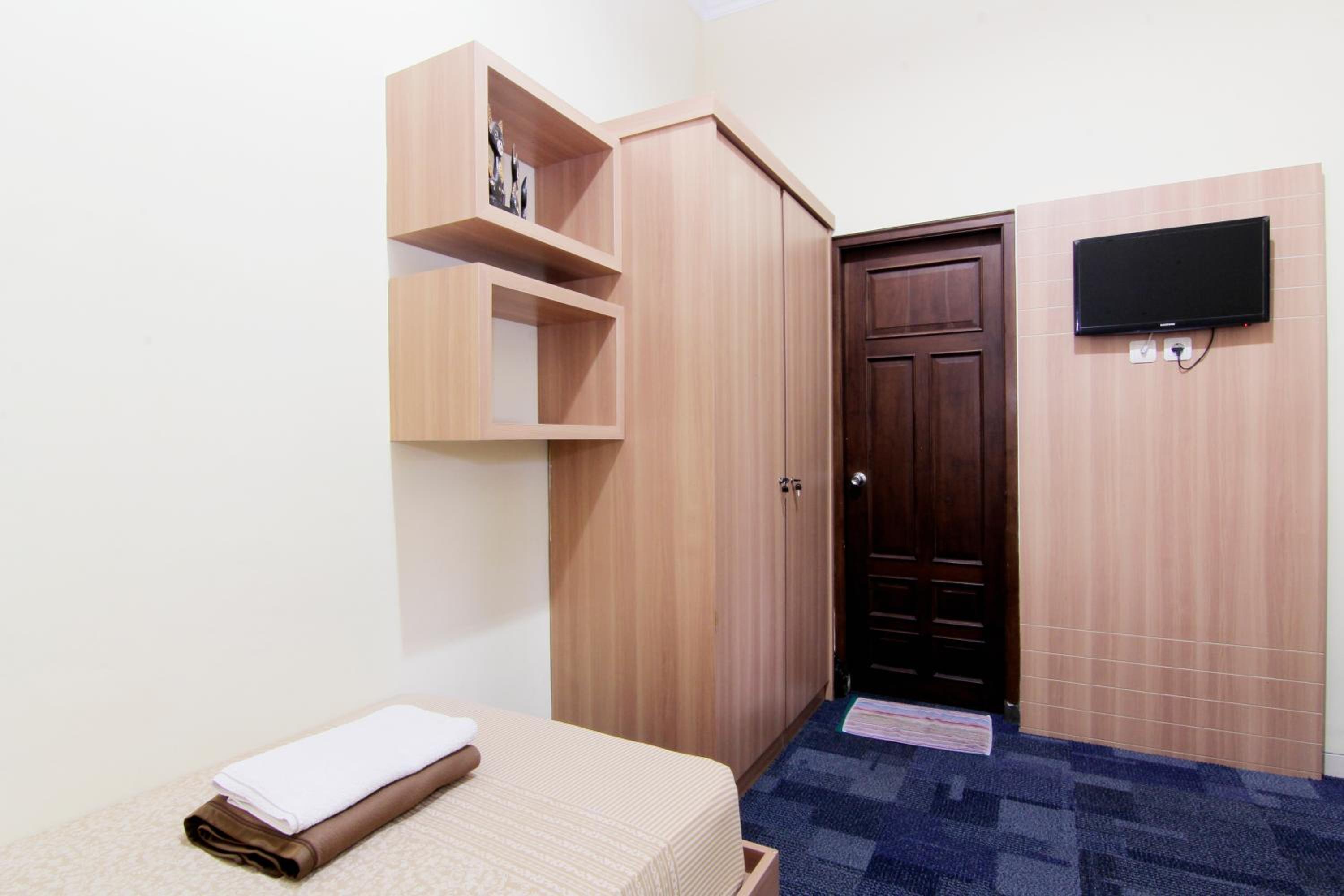 Standard Twin Room - Photo 11