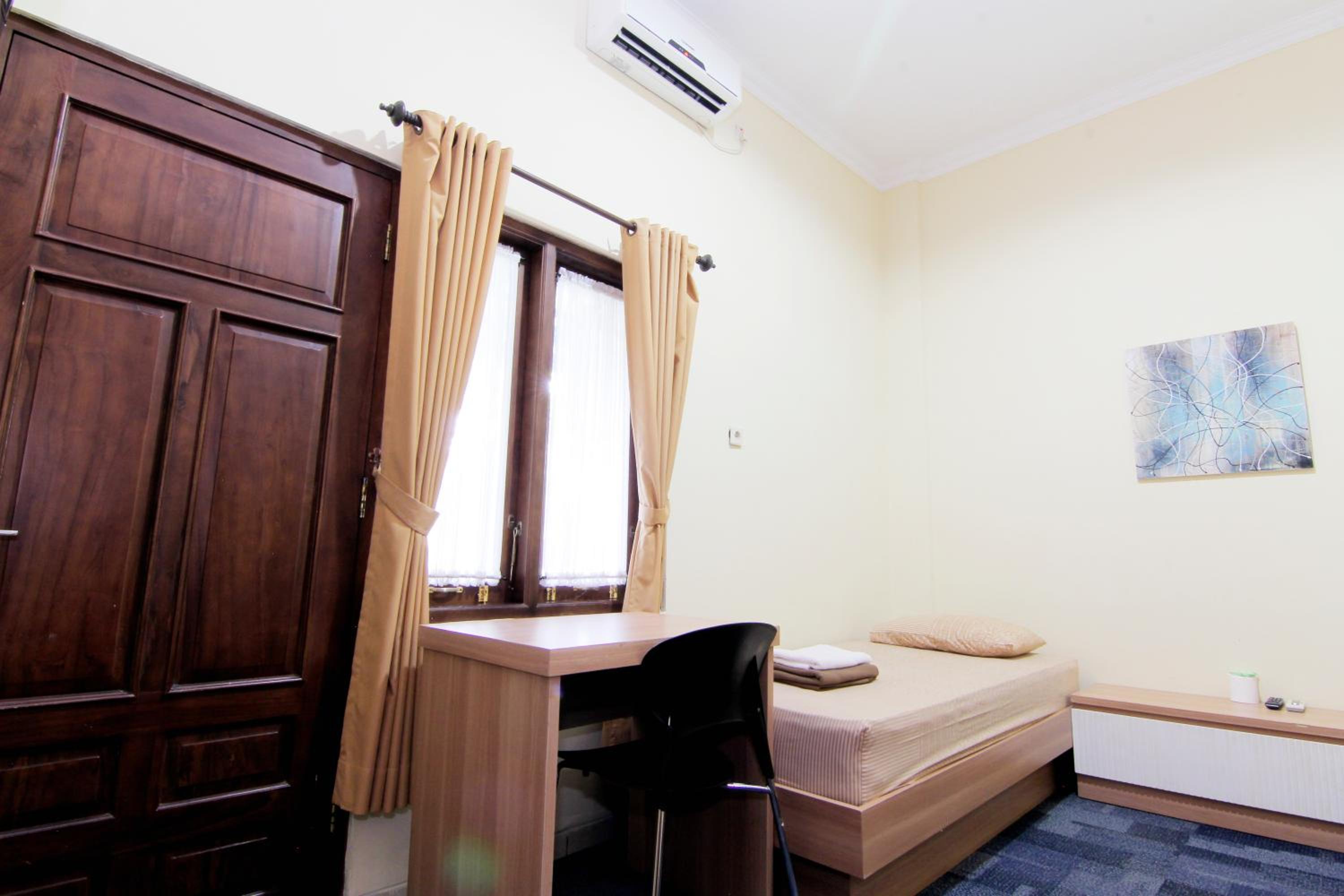 Standard Twin Room - Photo 8