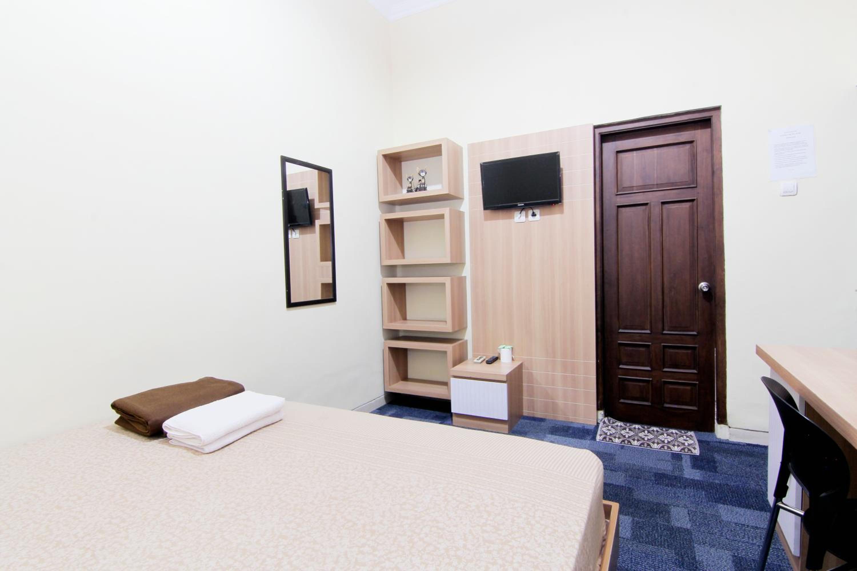 Standard Double Room - Photo 8