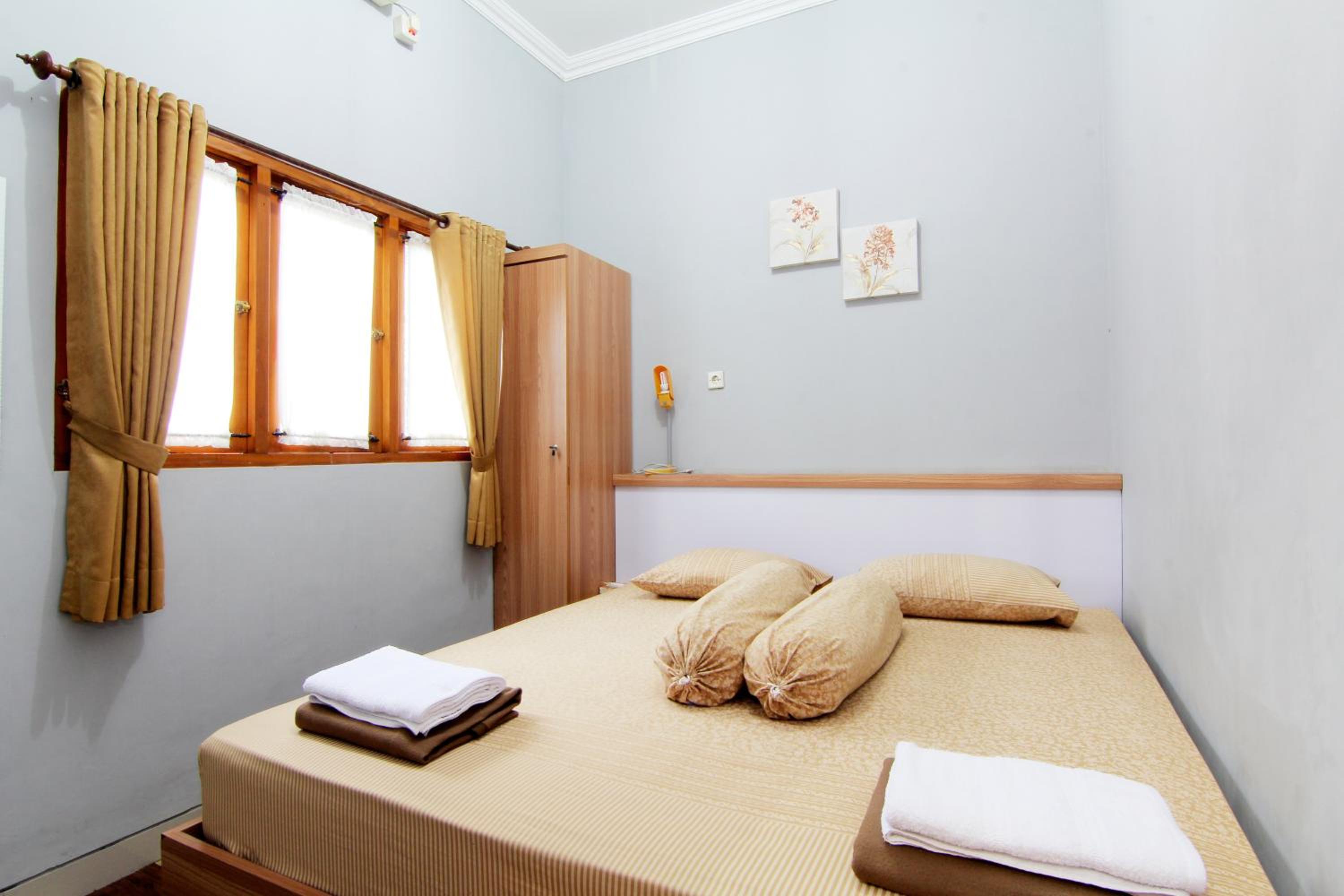 Family Room - Photo 13