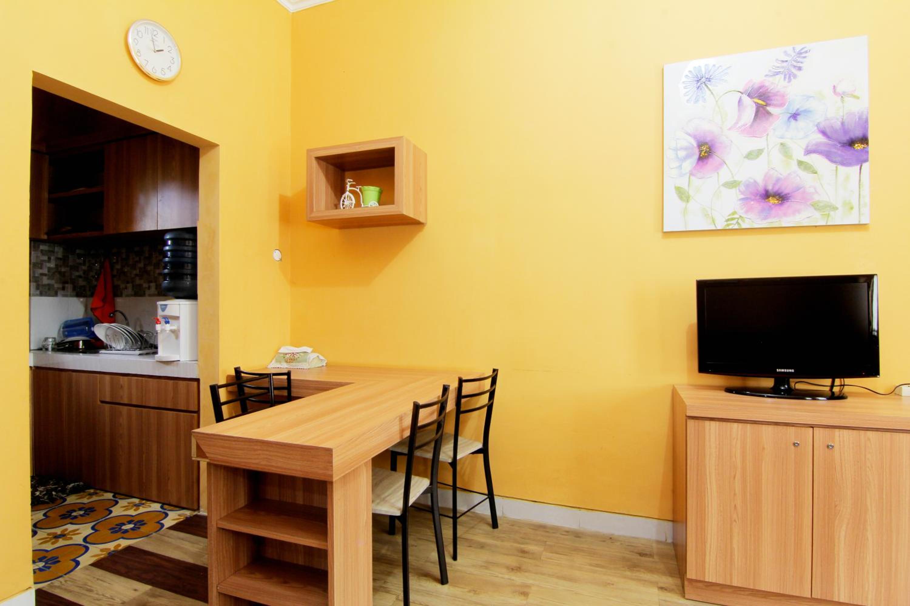 Family Room - Photo 12