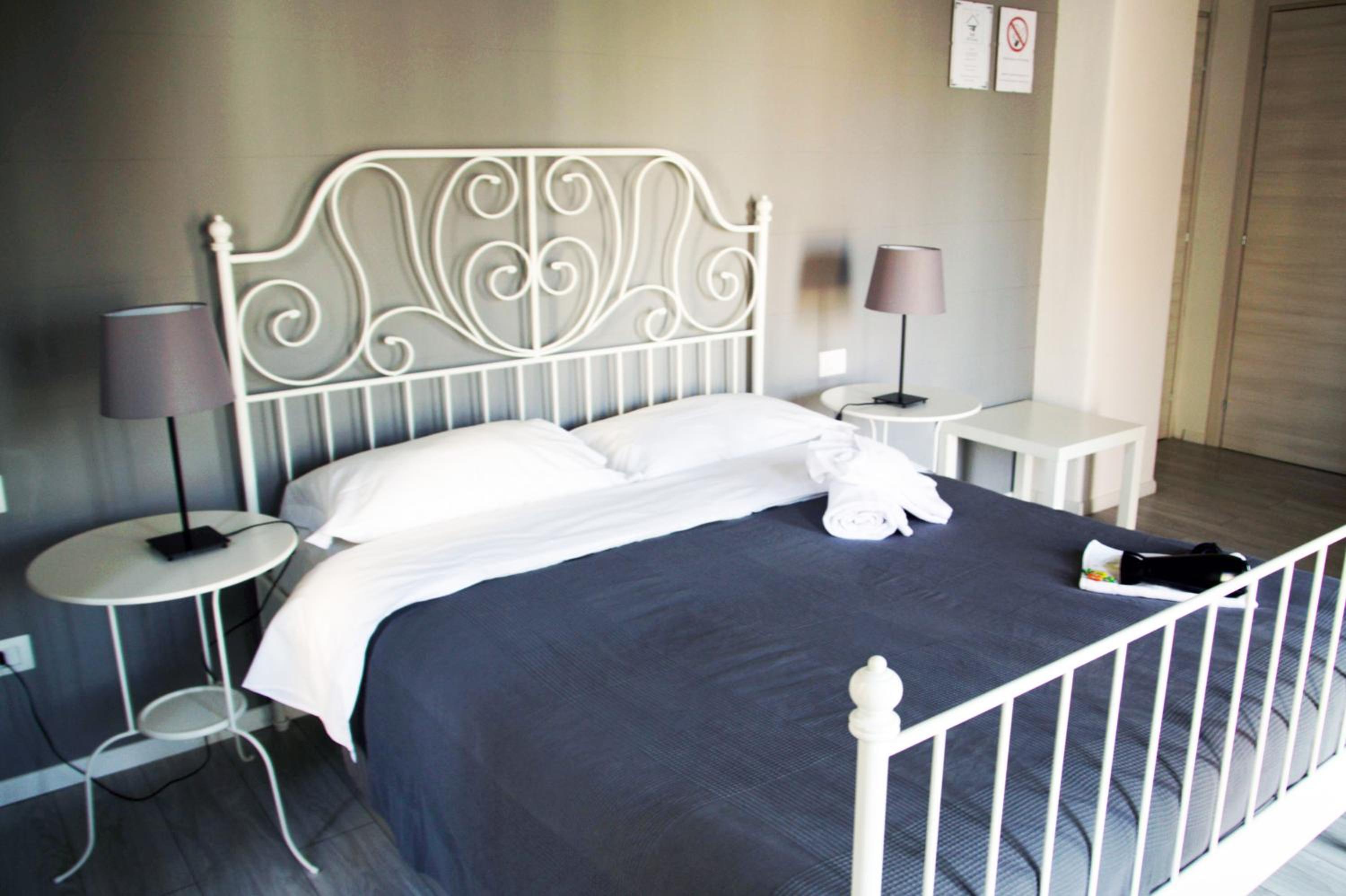 Double Room - Photo 16