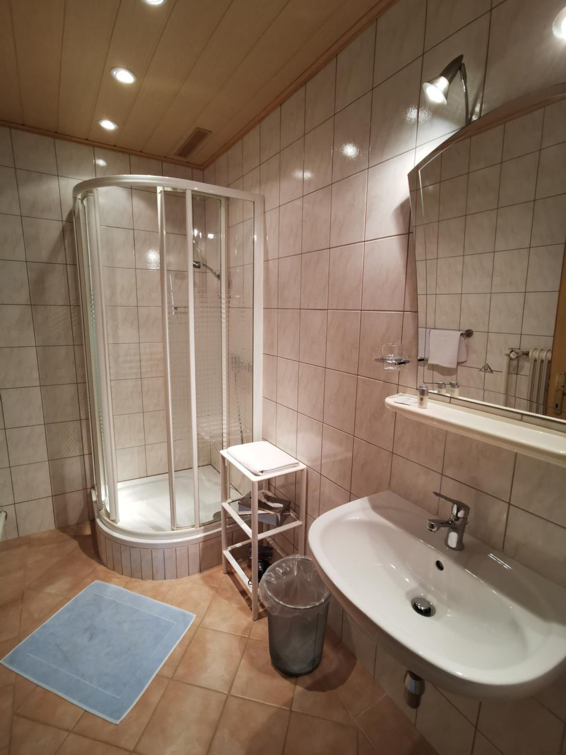 Budget Double Room photo 3