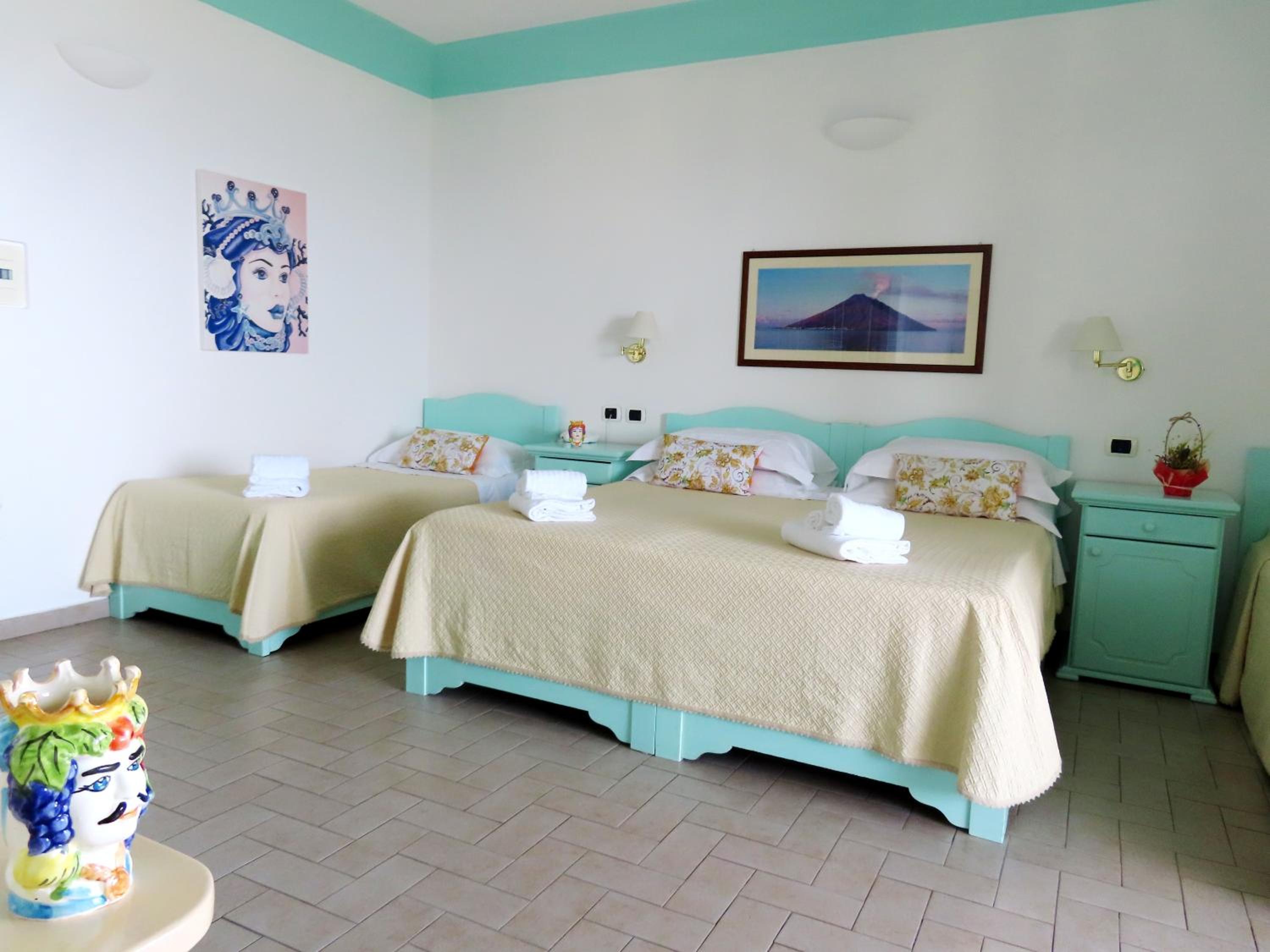 Standard Quadruple Room - Photo 4