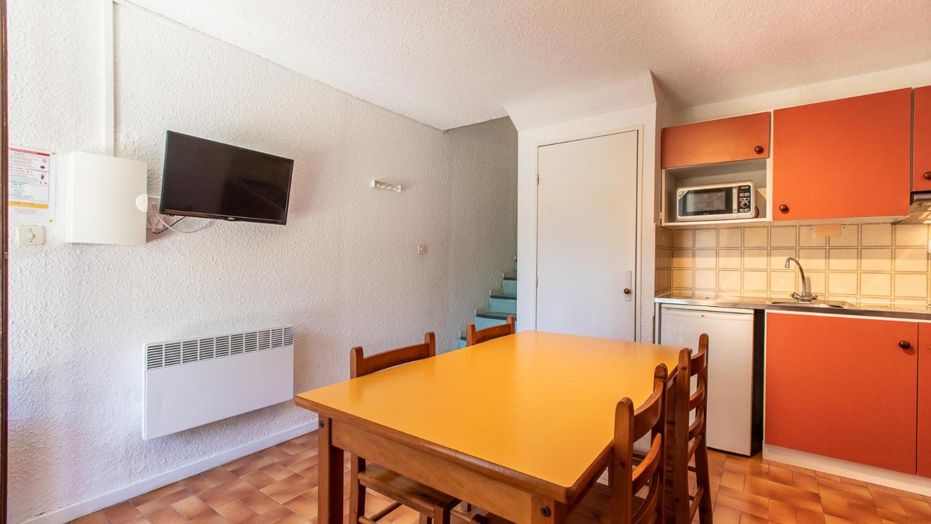 Two-Bedroom Apartment (4 Adults) - Photo 6
