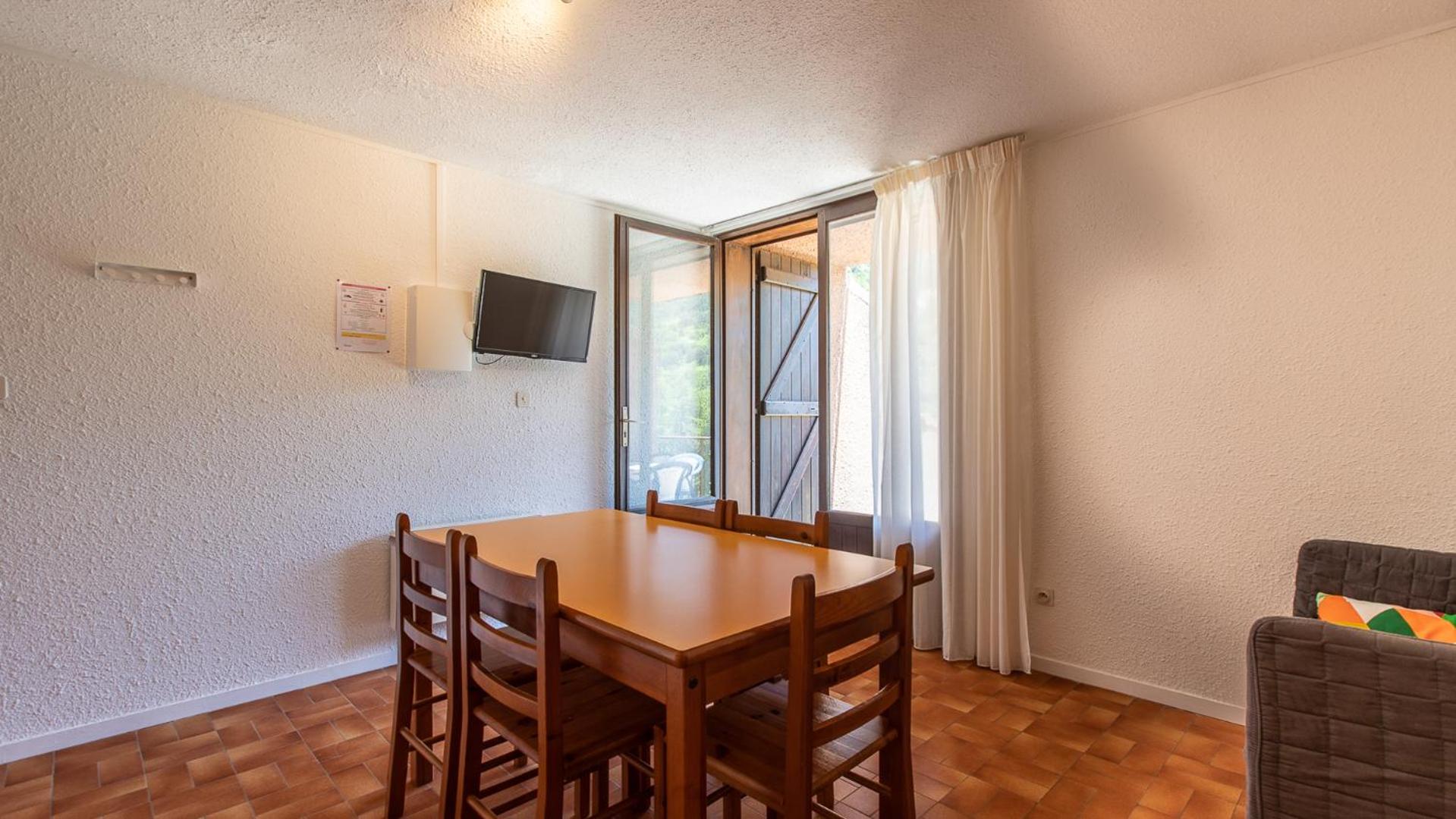 Two-Bedroom Apartment (5 Adults) - Photo 9