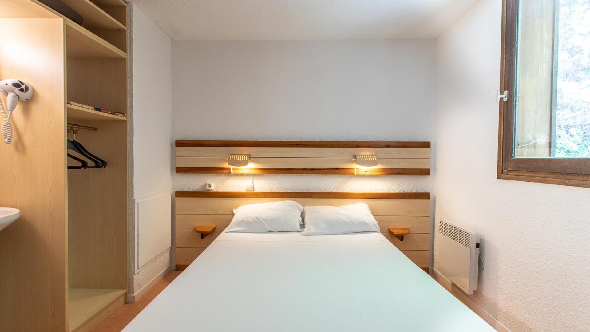 Two-Bedroom Apartment (5 Adults) - Photo 2