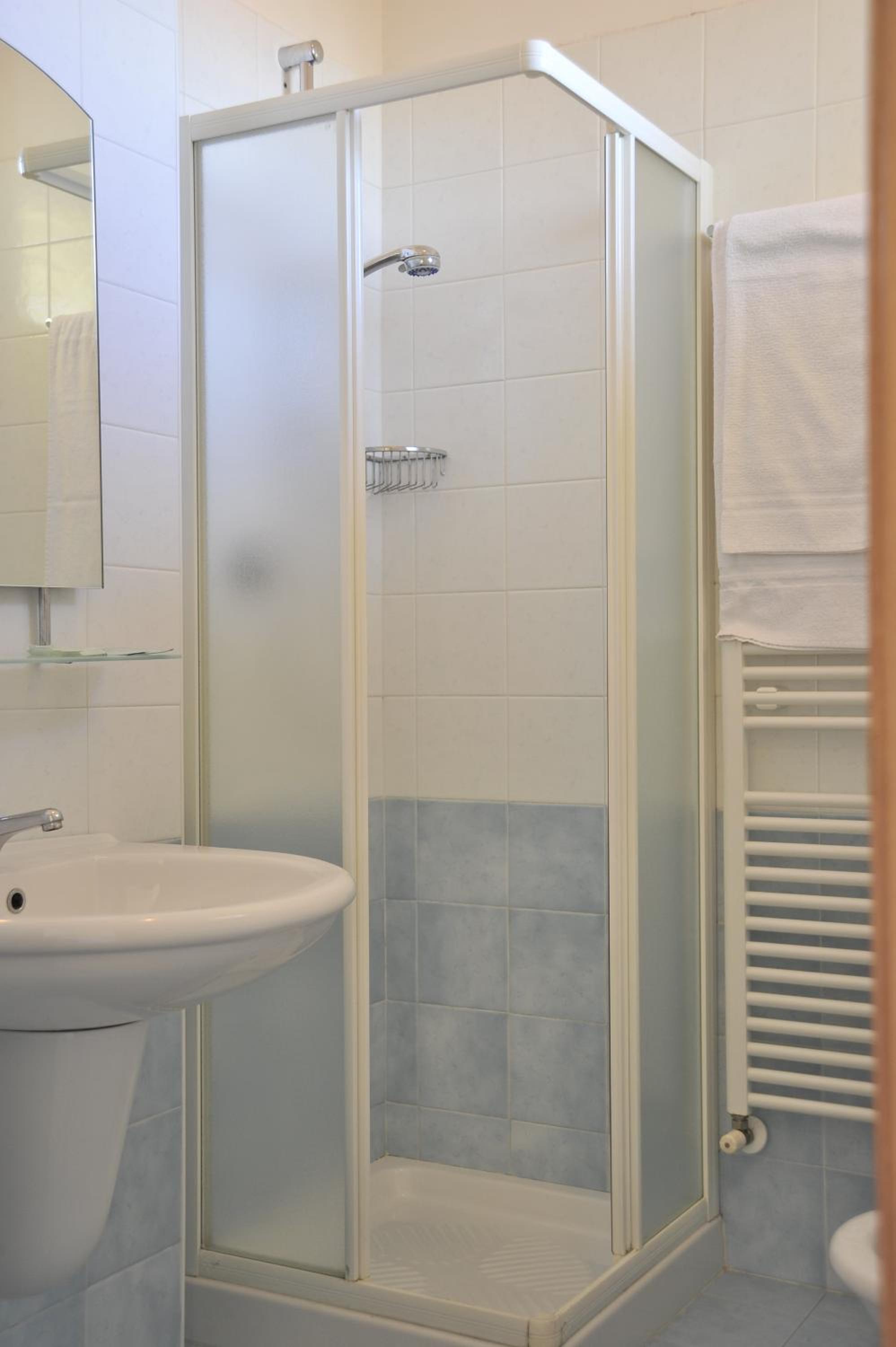 Double Room - Photo 13