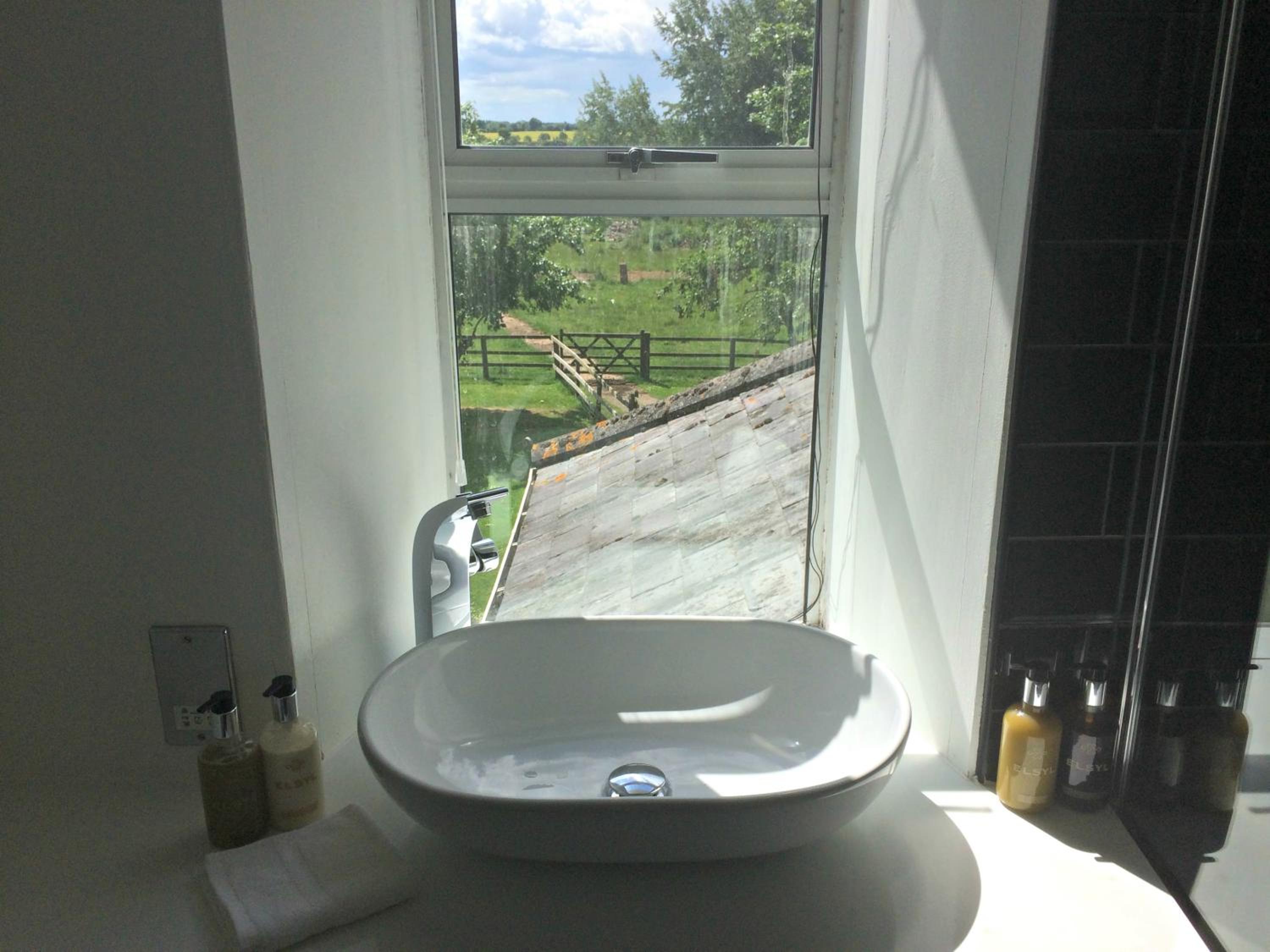 Deluxe Double Room with Shower photo 3