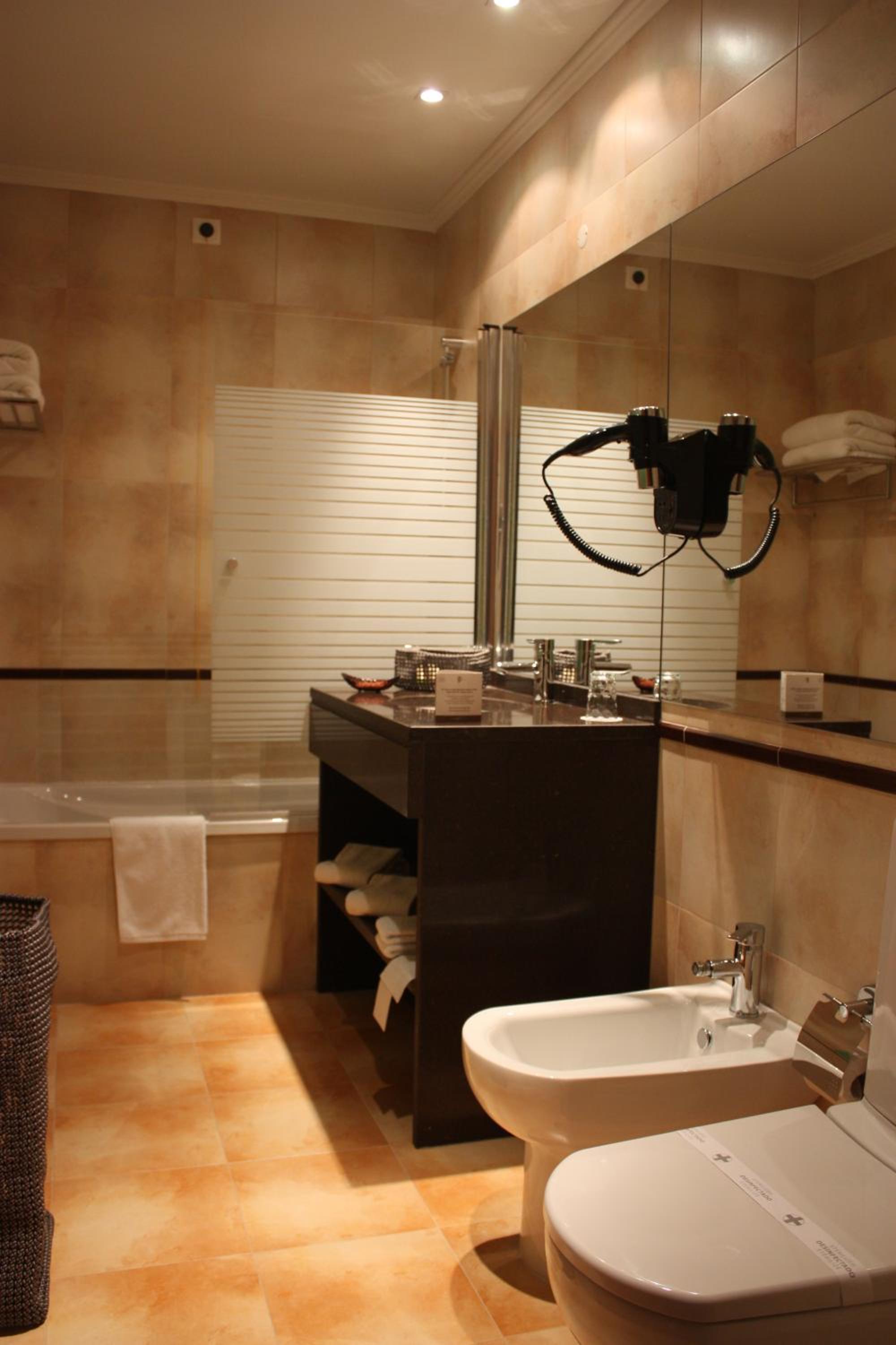 Double Room - Photo 6