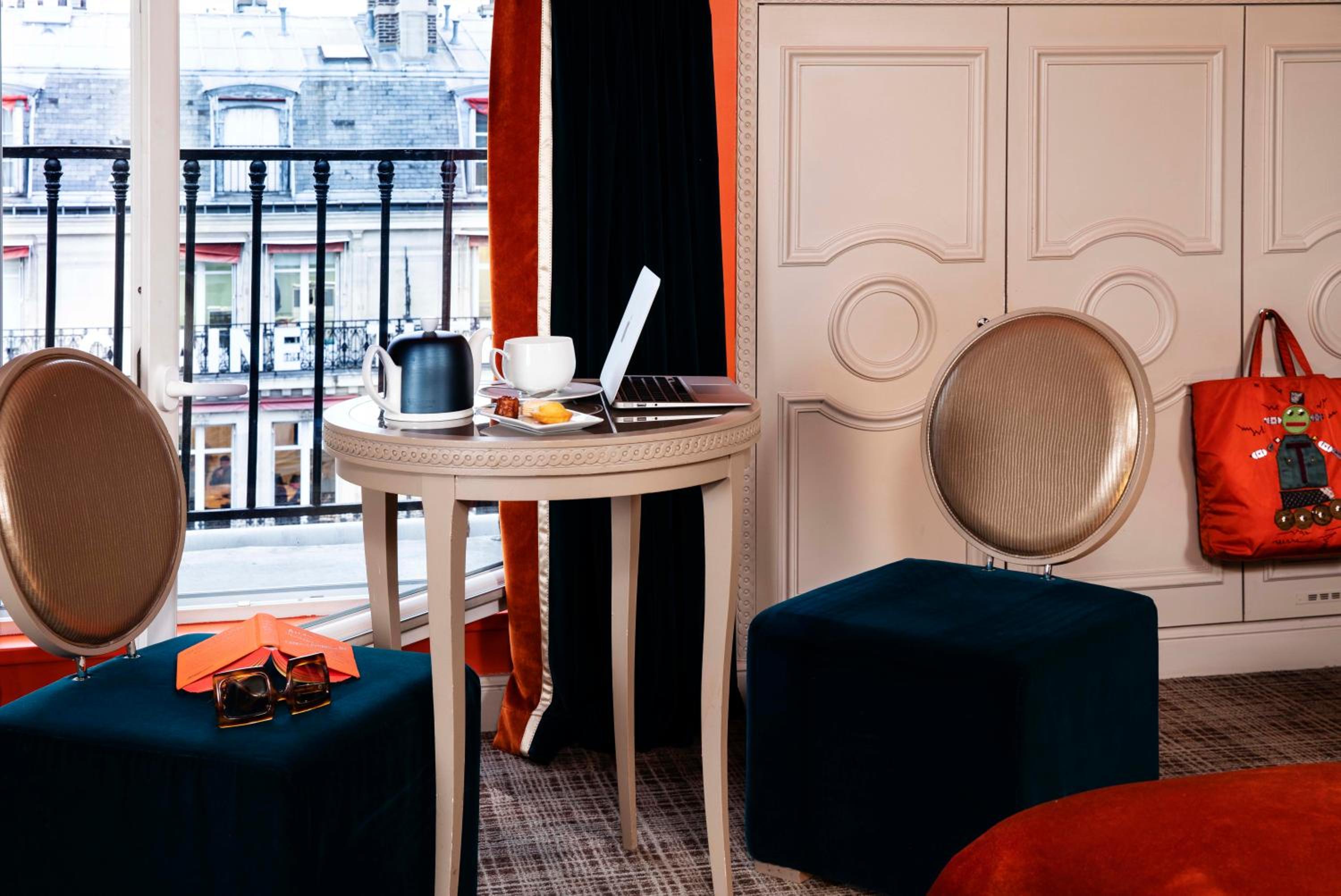 Deluxe Room with Opera View and Balcony