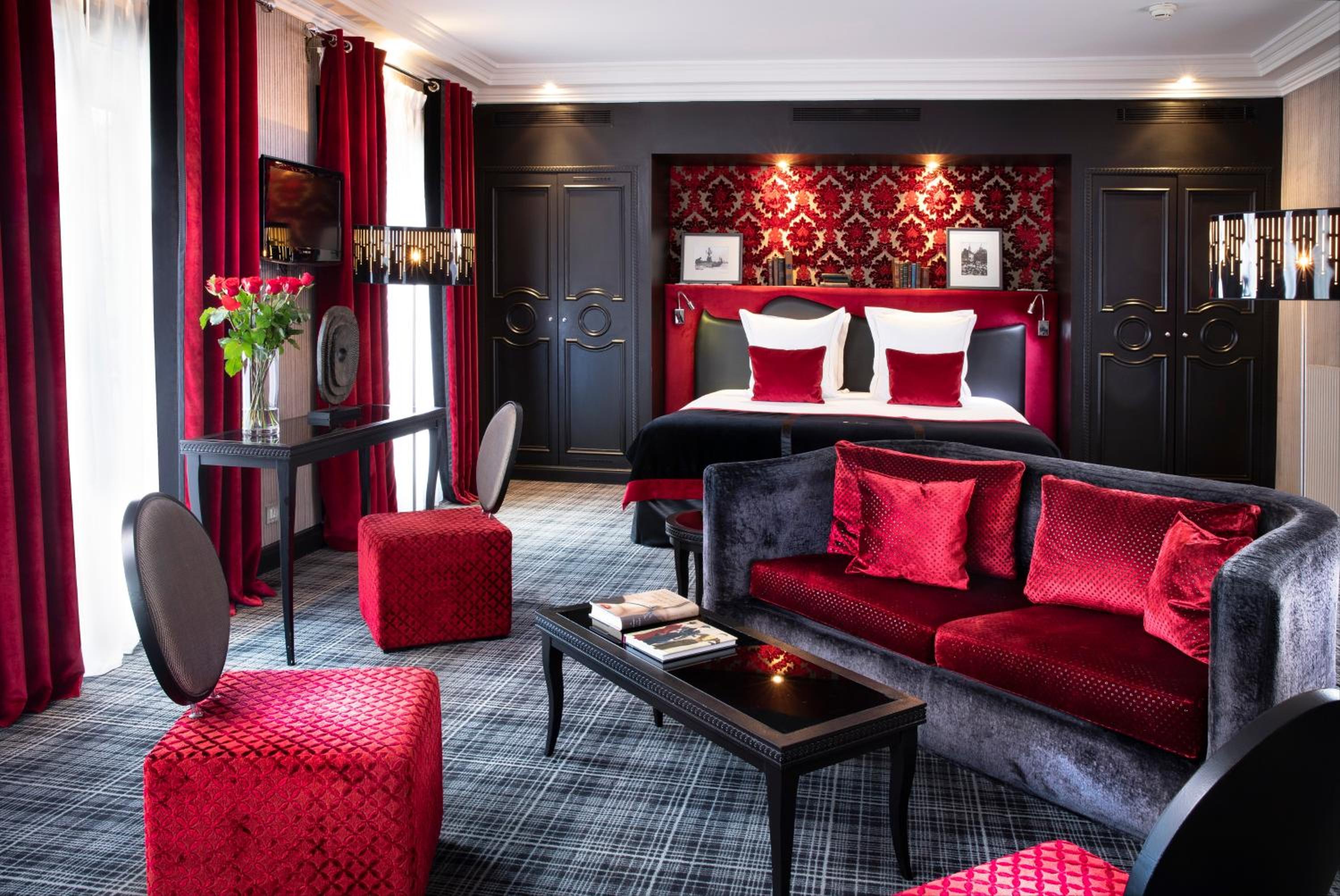 Junior Suite with Opera View and Balcony