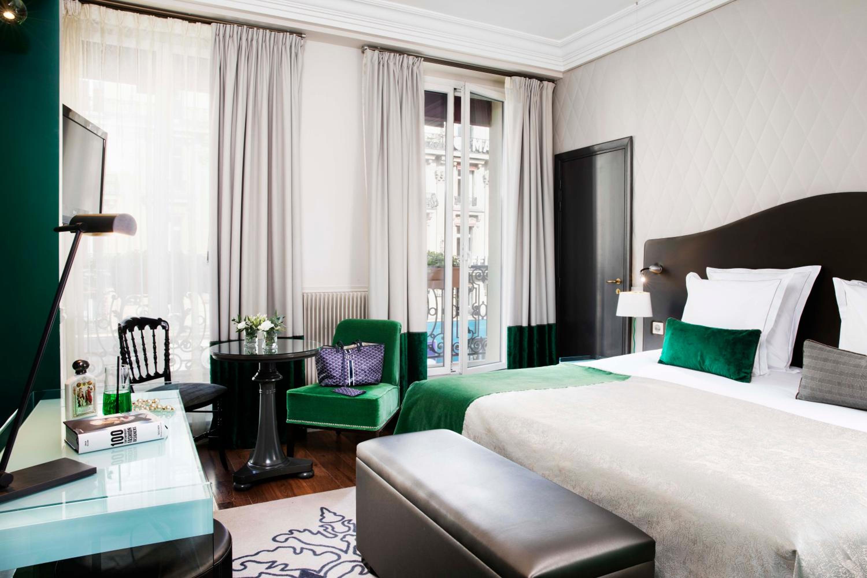 Superior Room with Opera View and Balcony