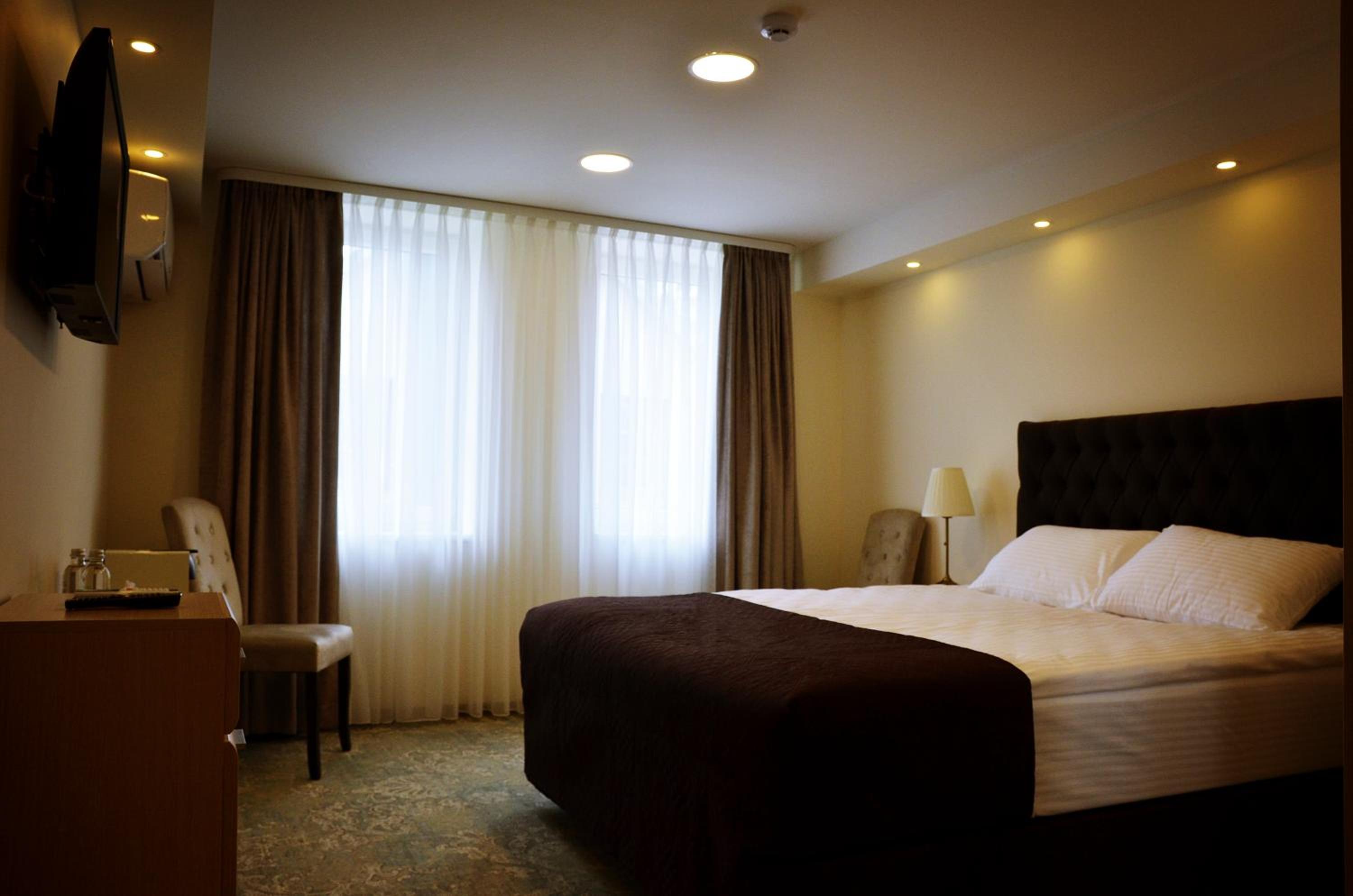 Deluxe Double Room with Shower - Photo 3