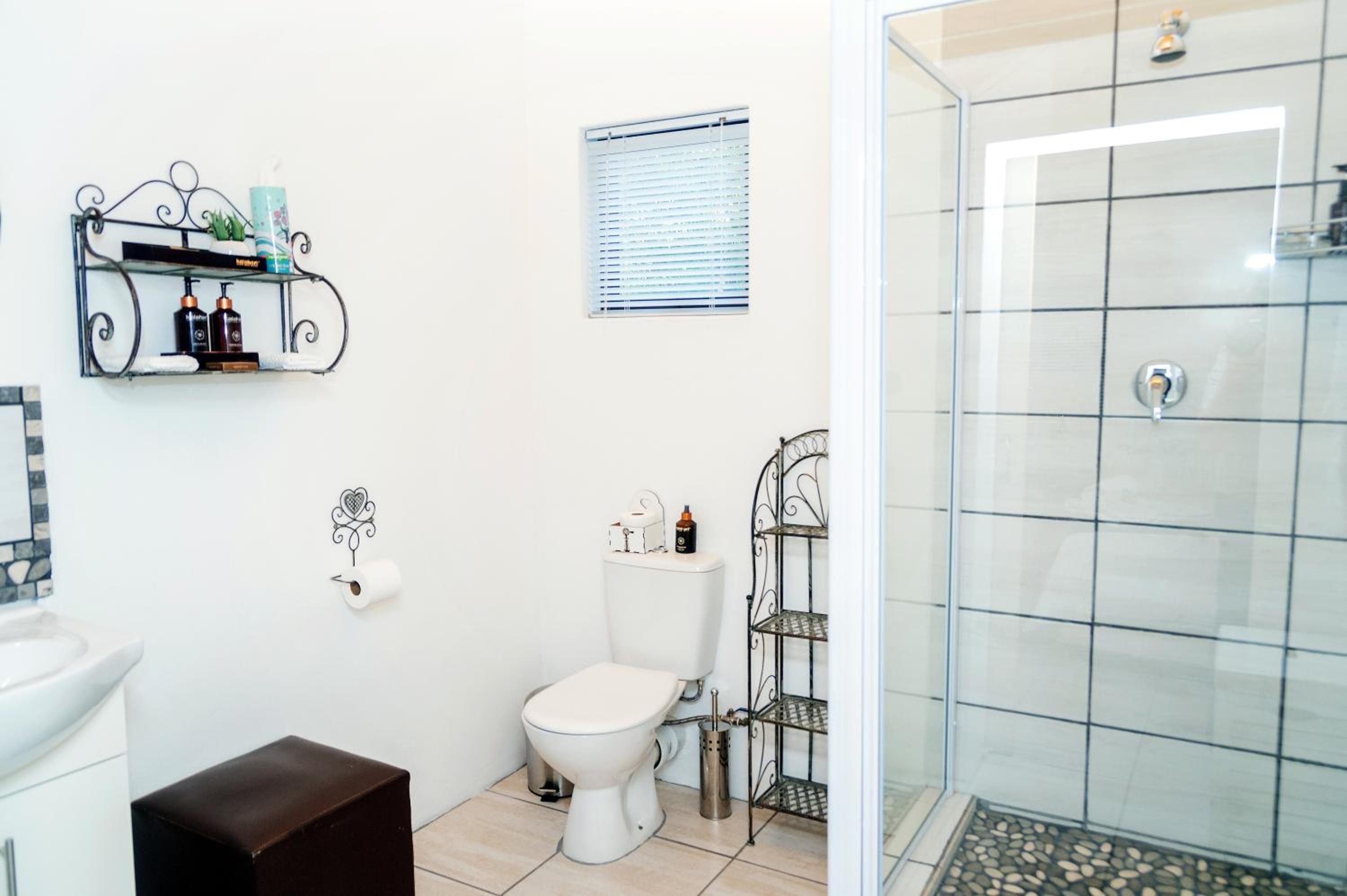 Deluxe Double or Twin Room - Photo 14