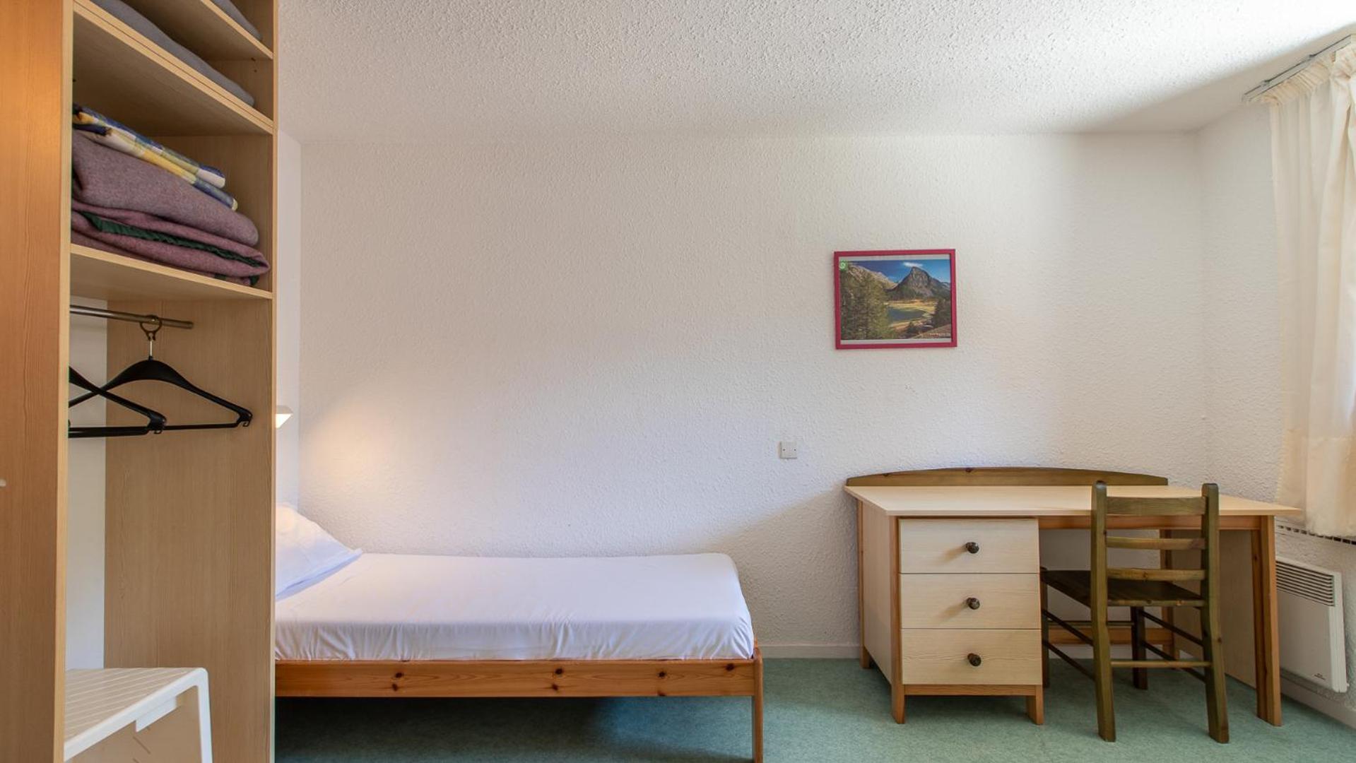 Three-Bedroom Apartment photo 2