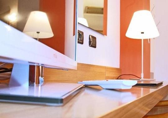 Large Double Room - Photo 6