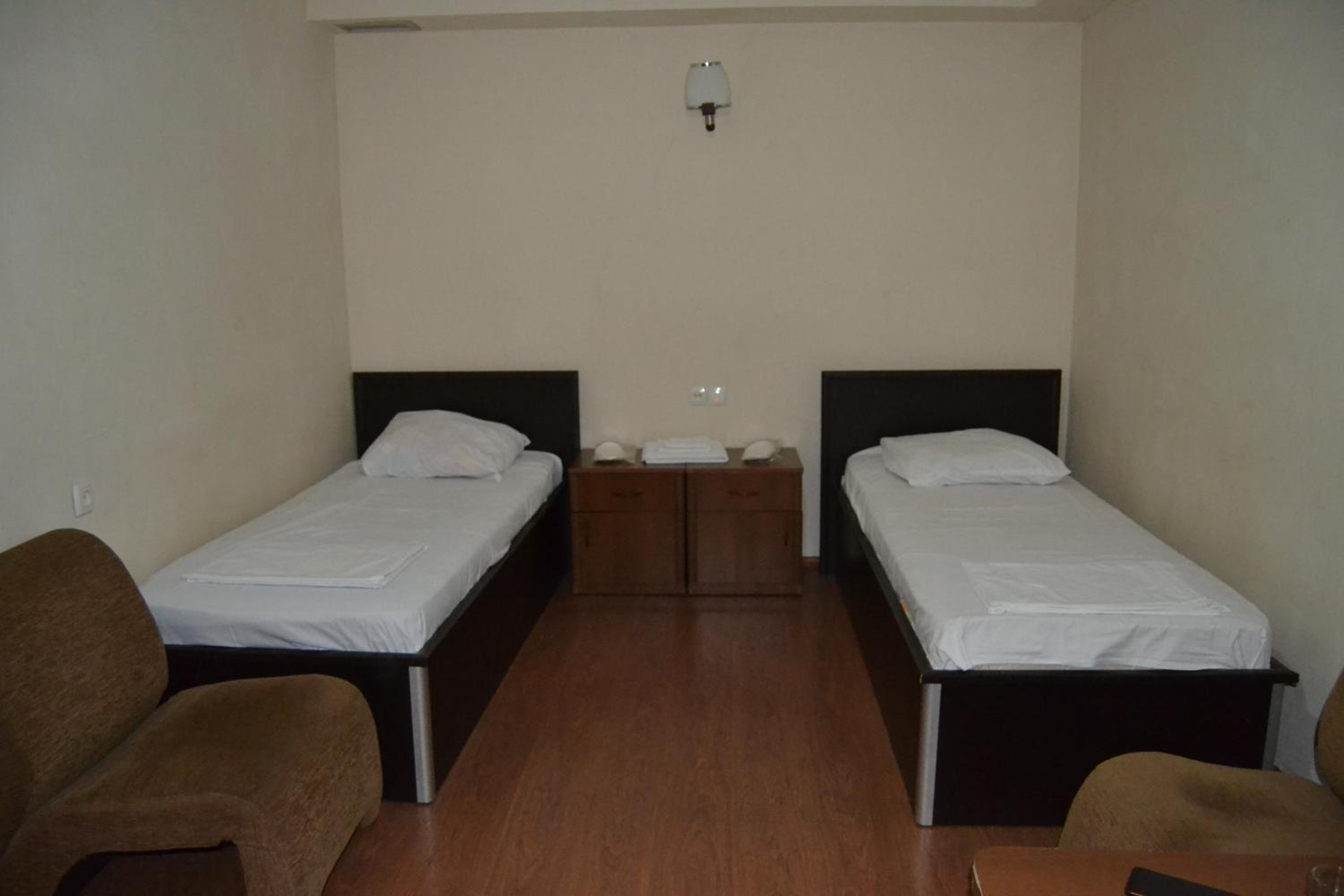 Deluxe Double or Twin Room - Photo 6