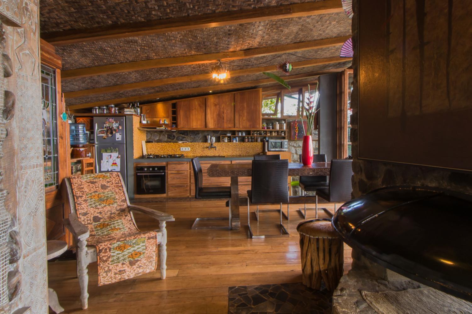 King Room with Balcony - Photo 10