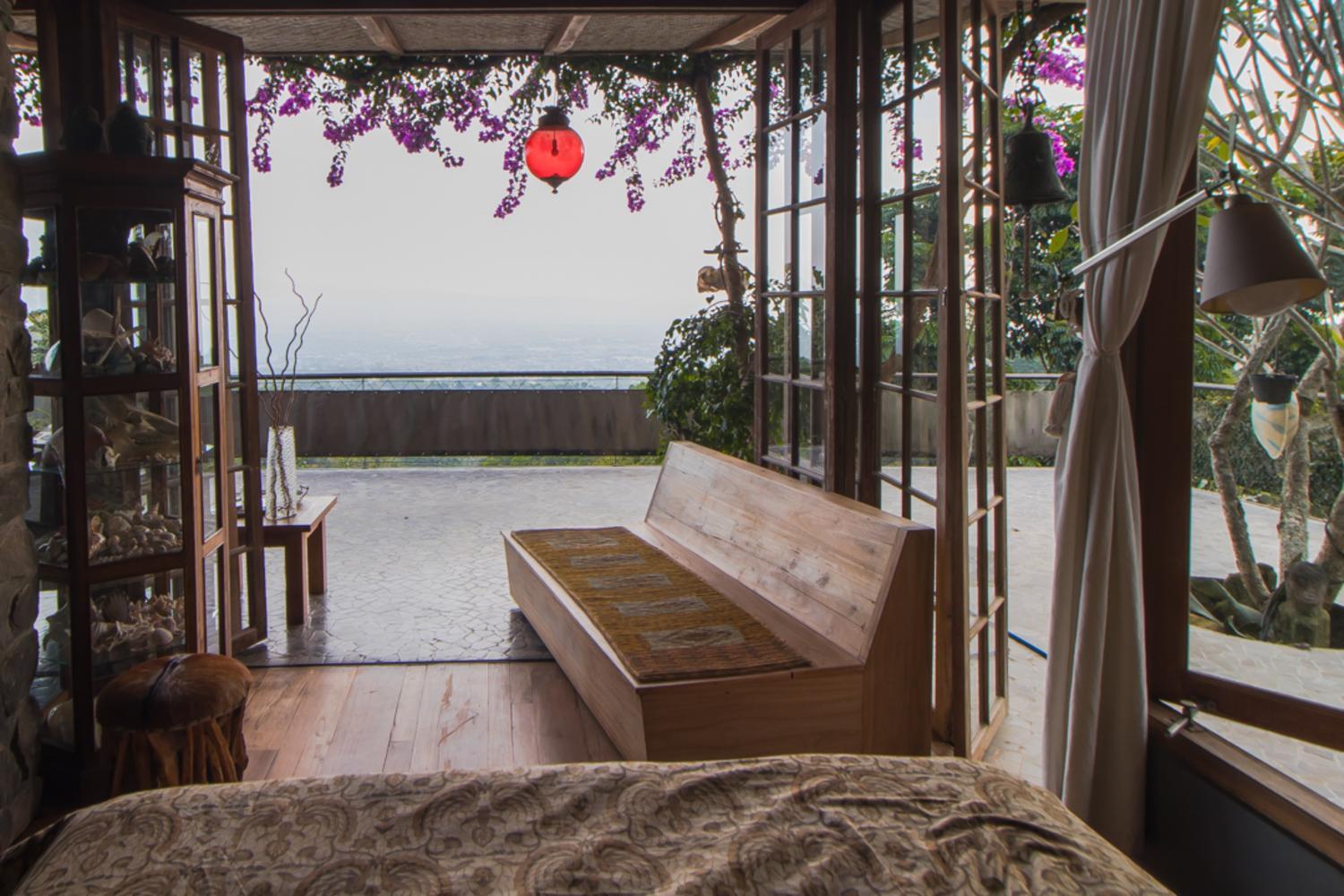 King Room with Balcony - Photo 6