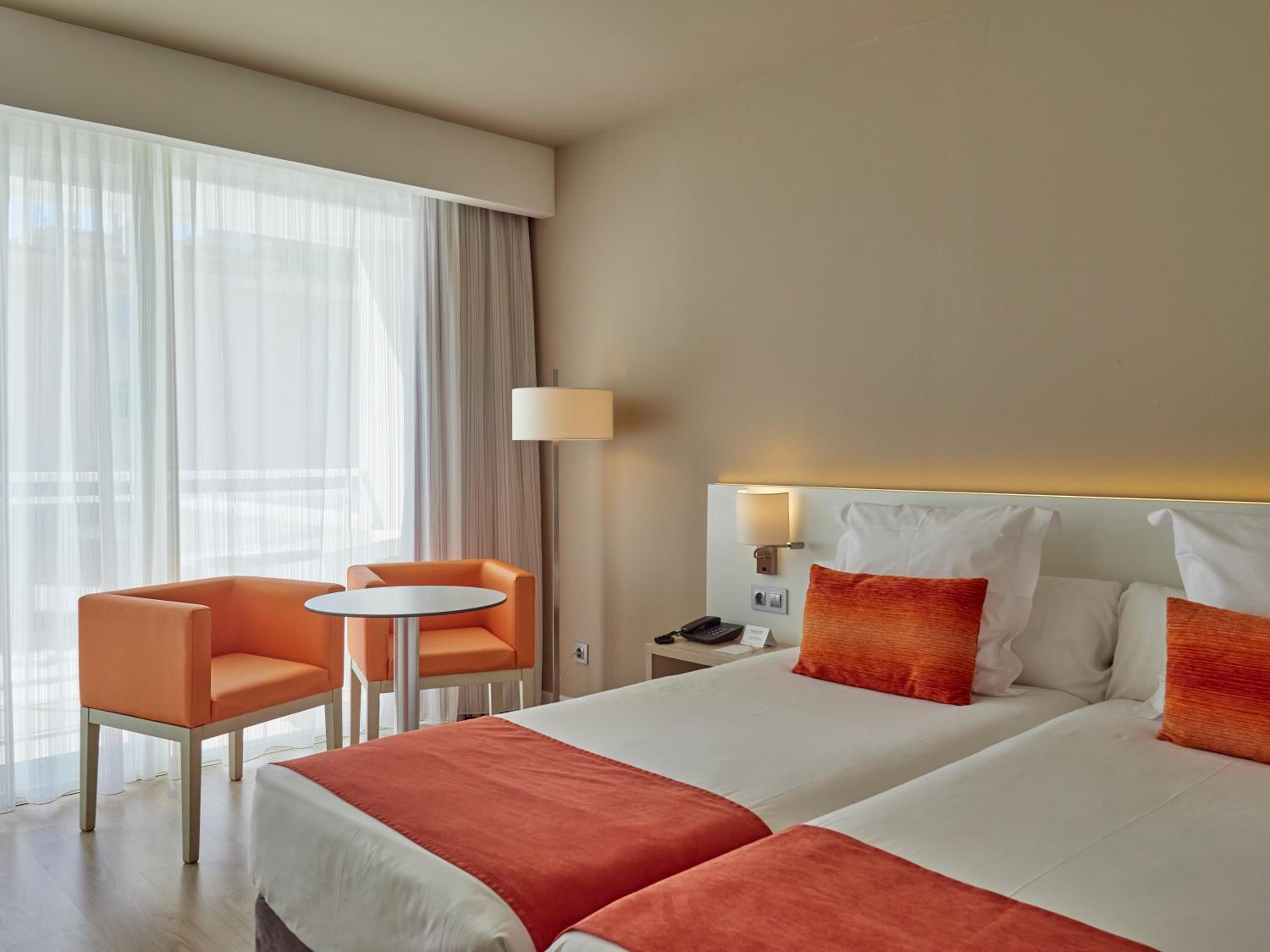 Double or Twin Room with Balcony - Photo 11