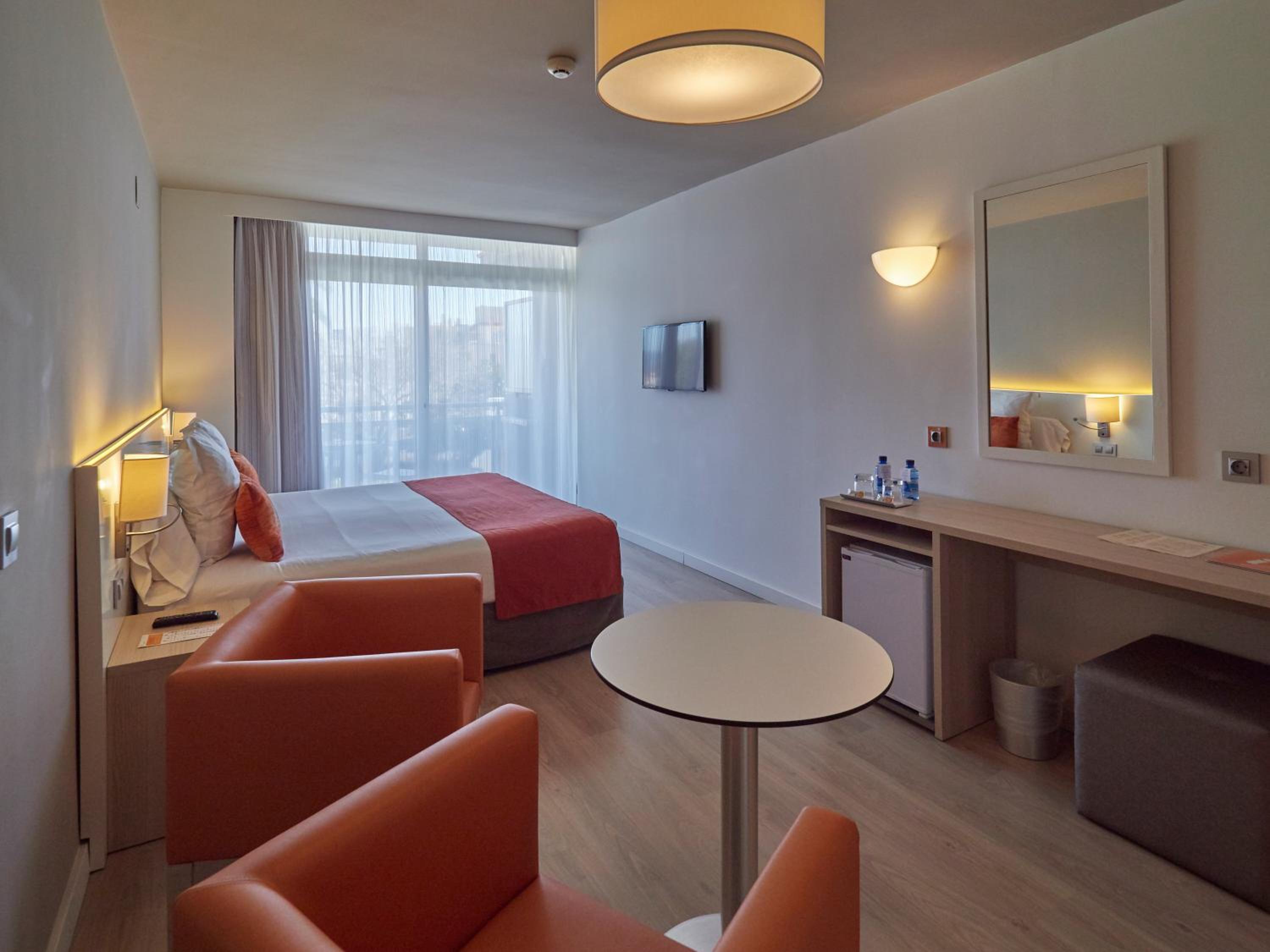 Double or Twin Room with Balcony - Photo 10