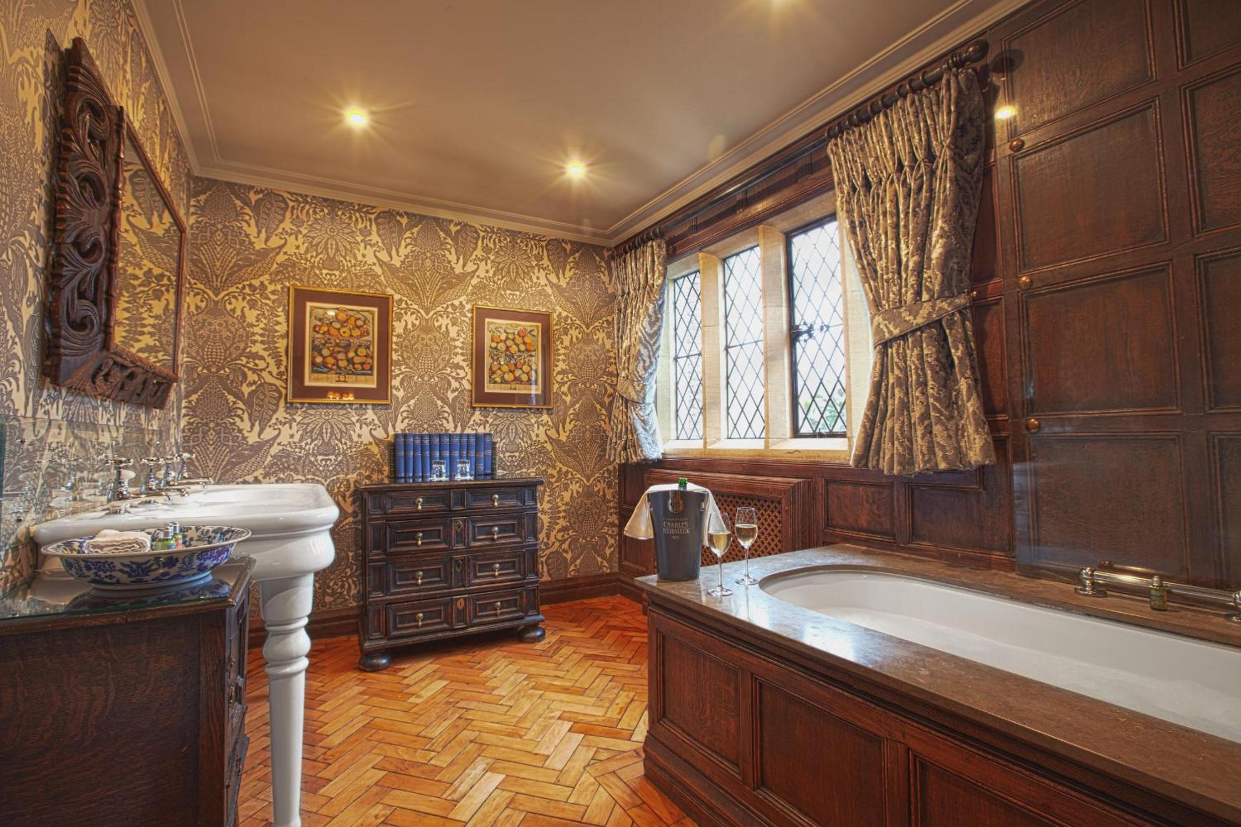 Superior King Suite photo 3