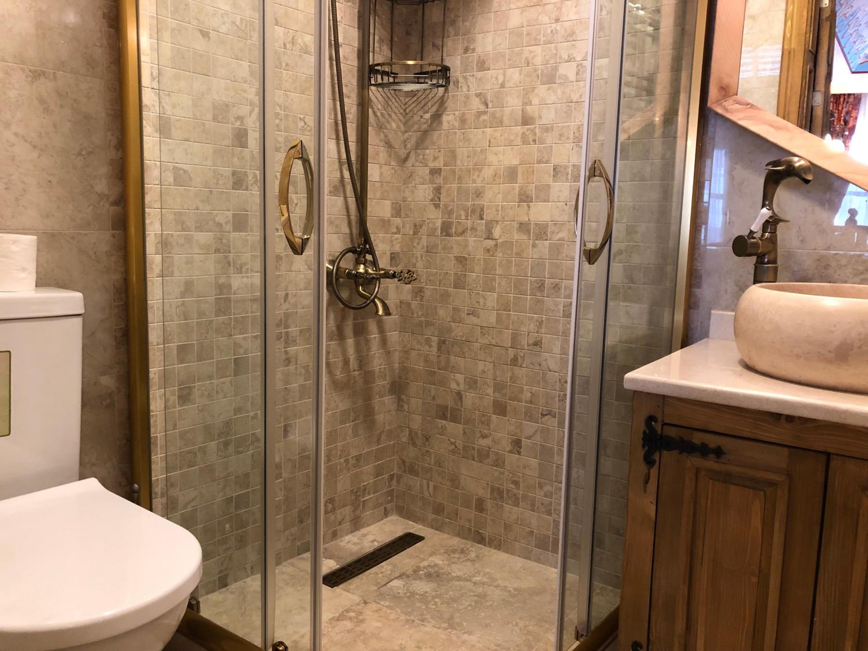 Deluxe King Suite photo 3