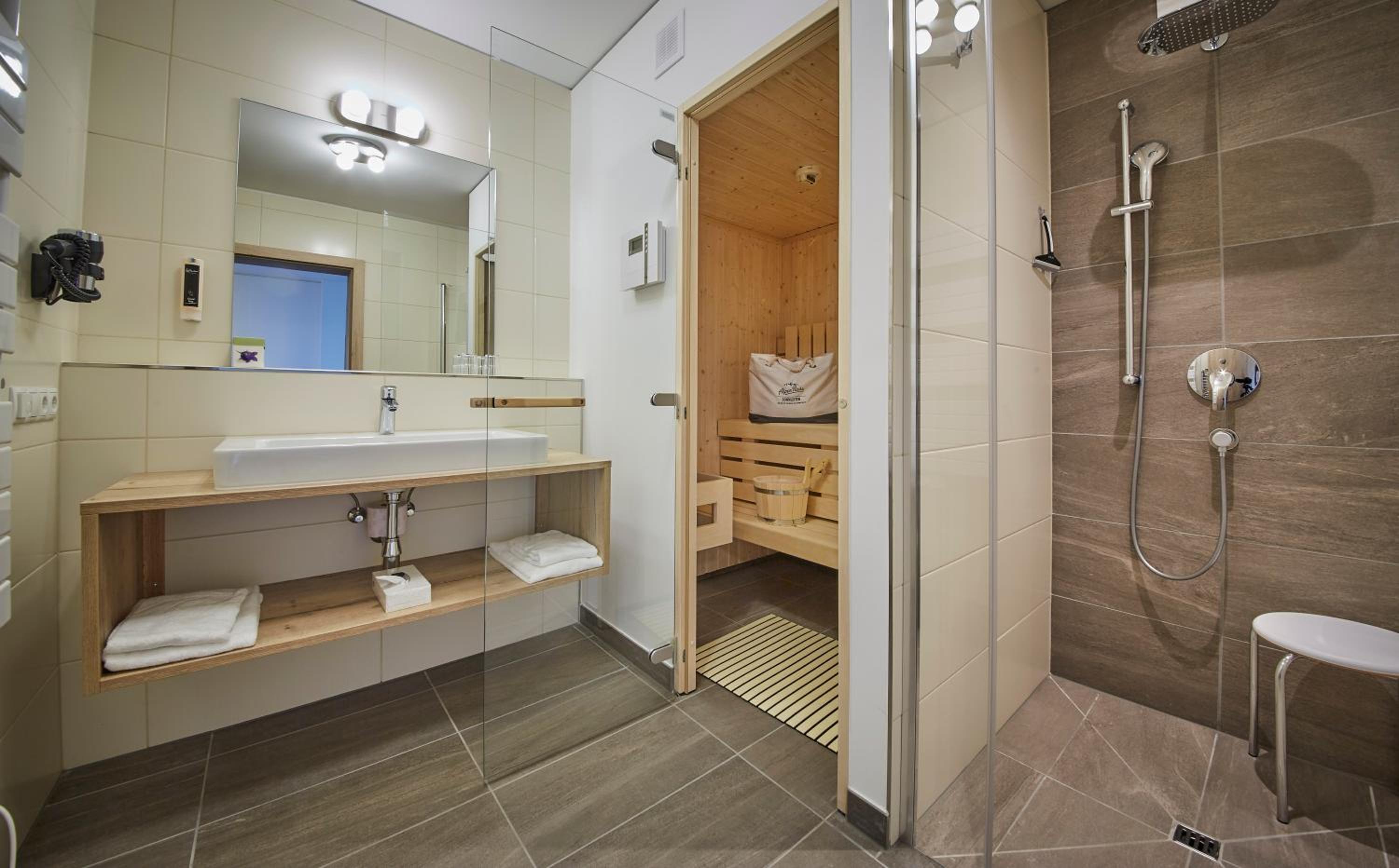 One-Bedroom Apartment with Sauna - Photo 19