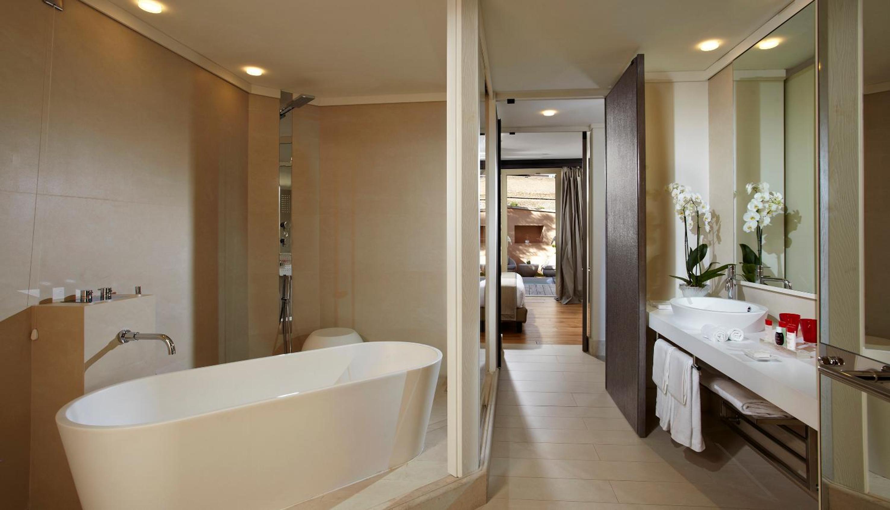 Garden Studio Apartment with Whirlpool & Spa Access photo 2