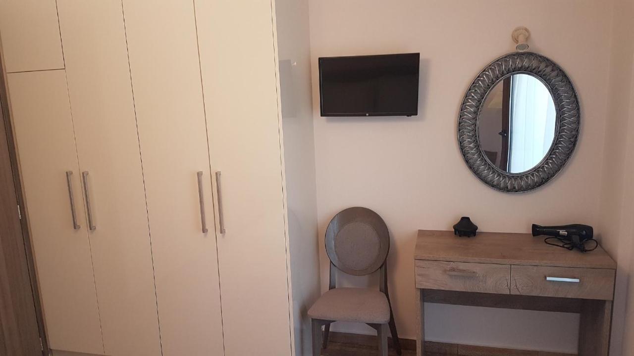 Family Room with Balcony (4 Adults) - Photo 9