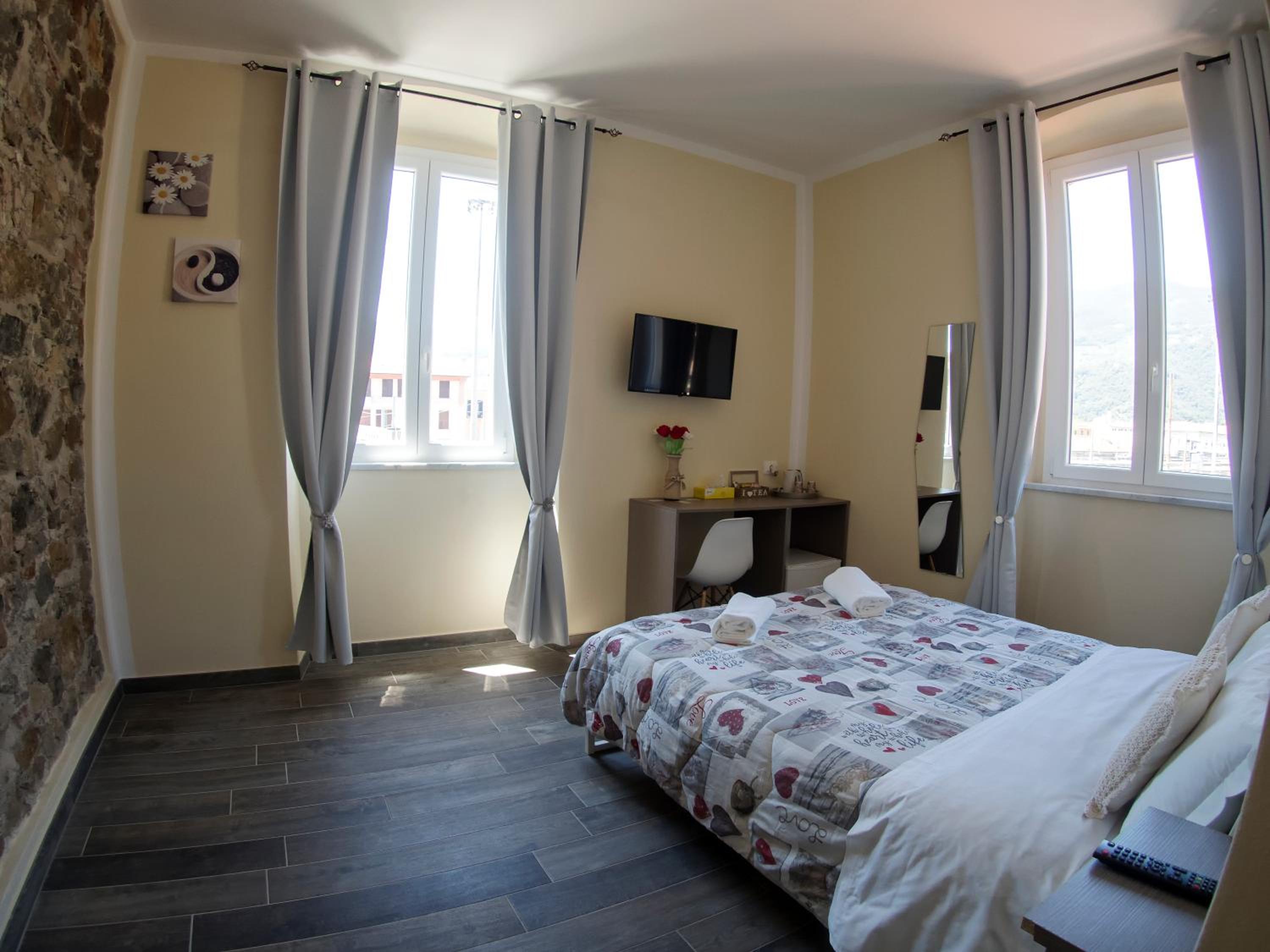 Standard King Room - Photo 6