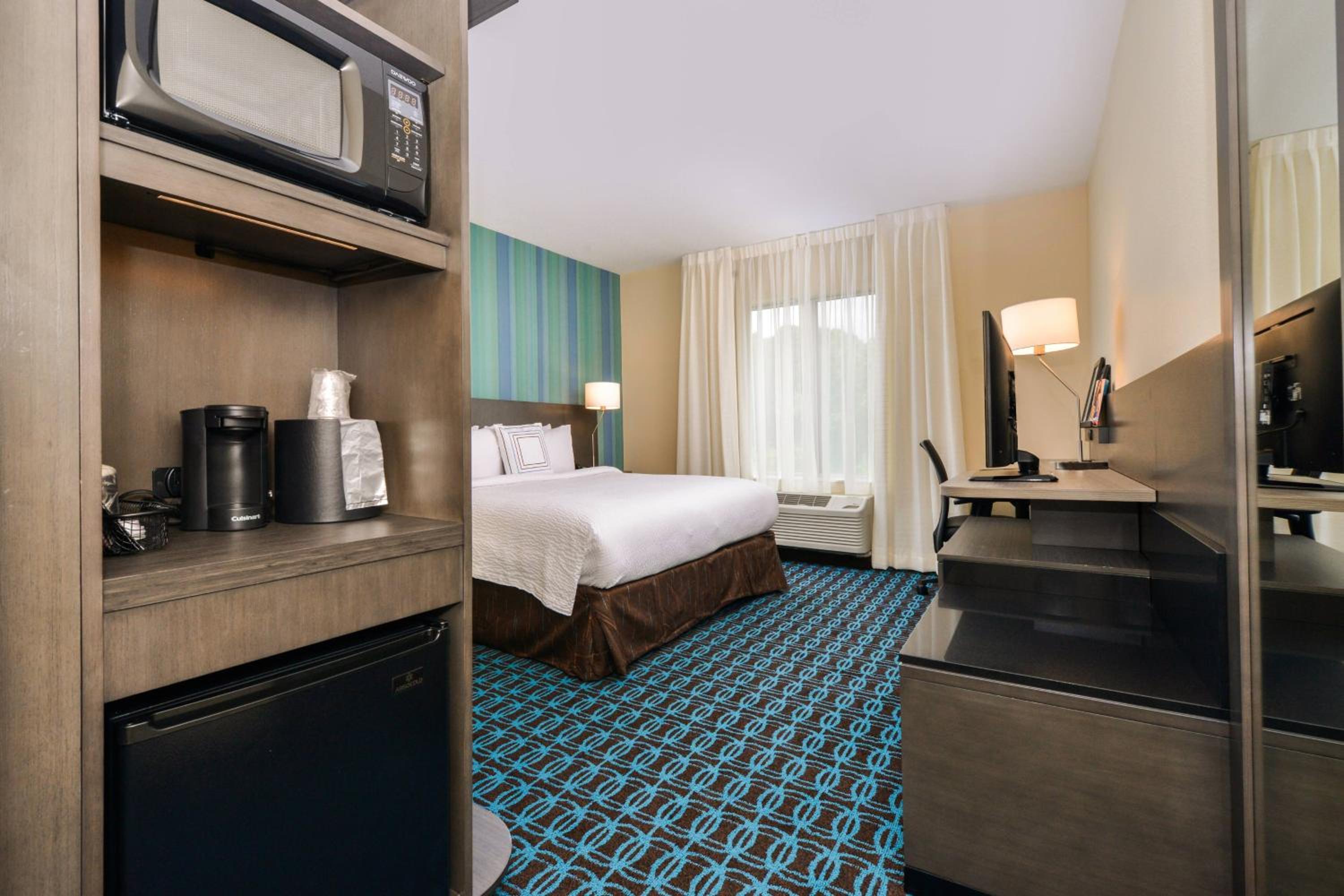 King Room with Roll-In Shower - Mobility Accessible photo 2
