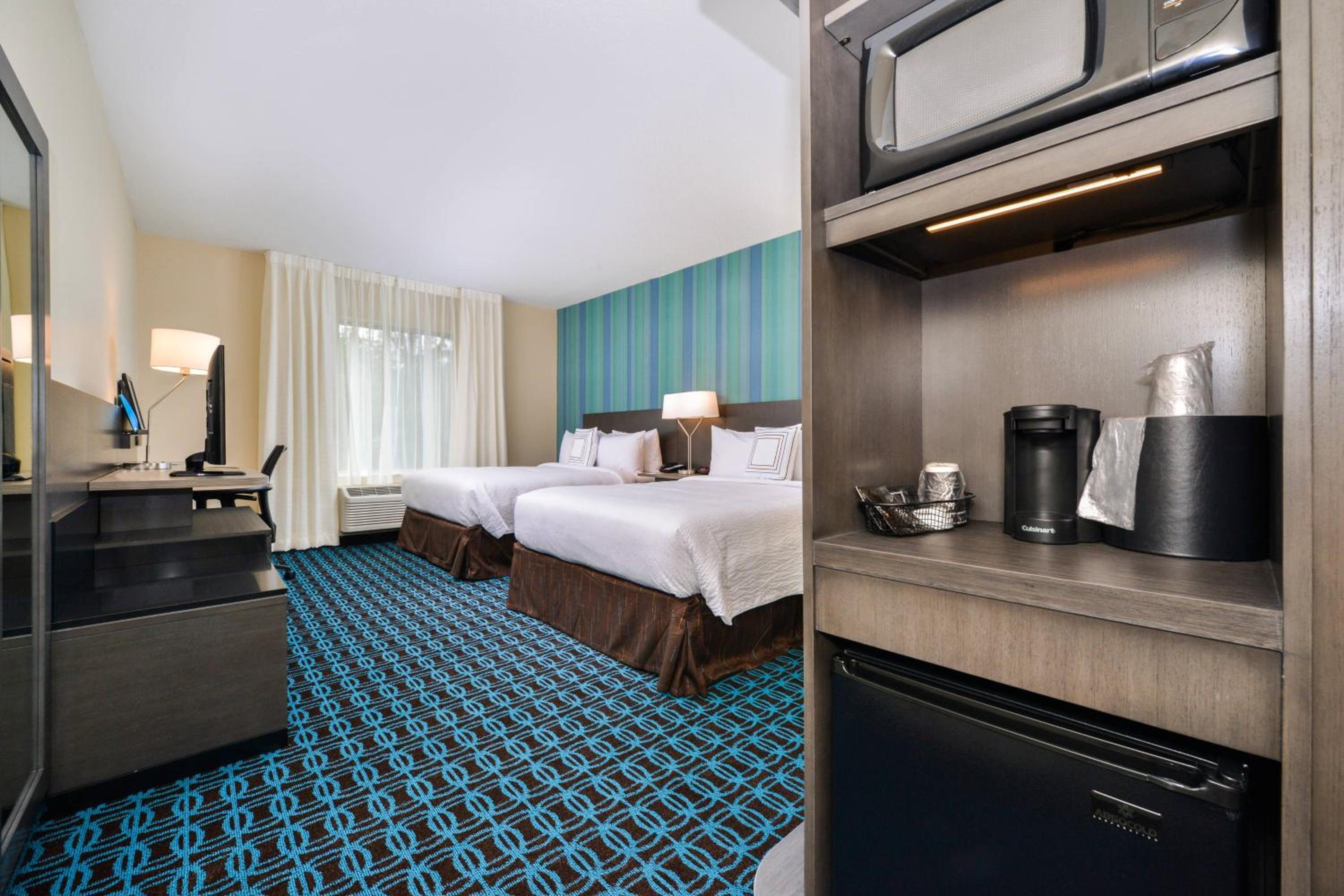 Queen Room with Two Queen Beds - Hearing Accessible photo 2