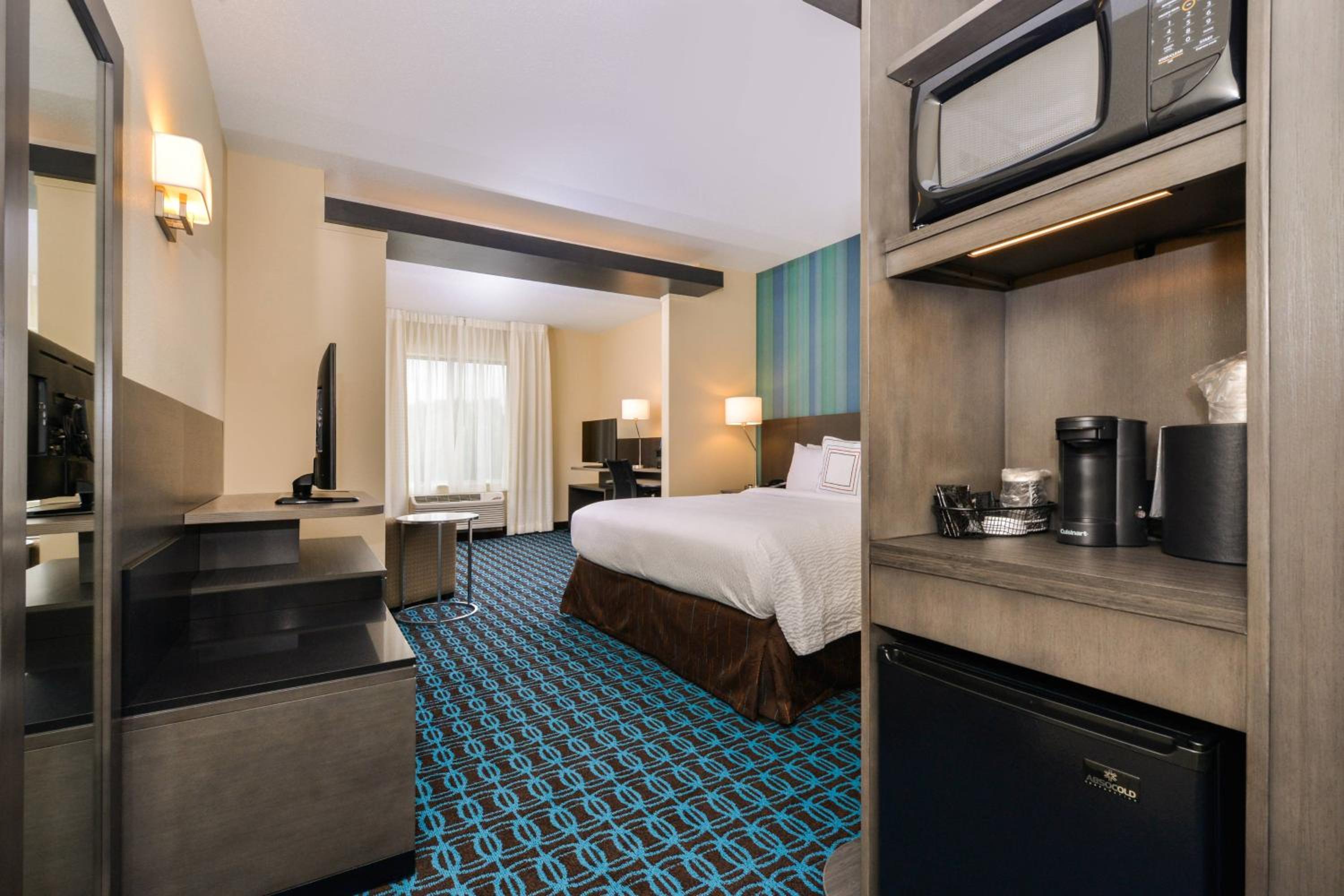 King Room with Bathtub and Sofa Bed - Mobility Access photo 3