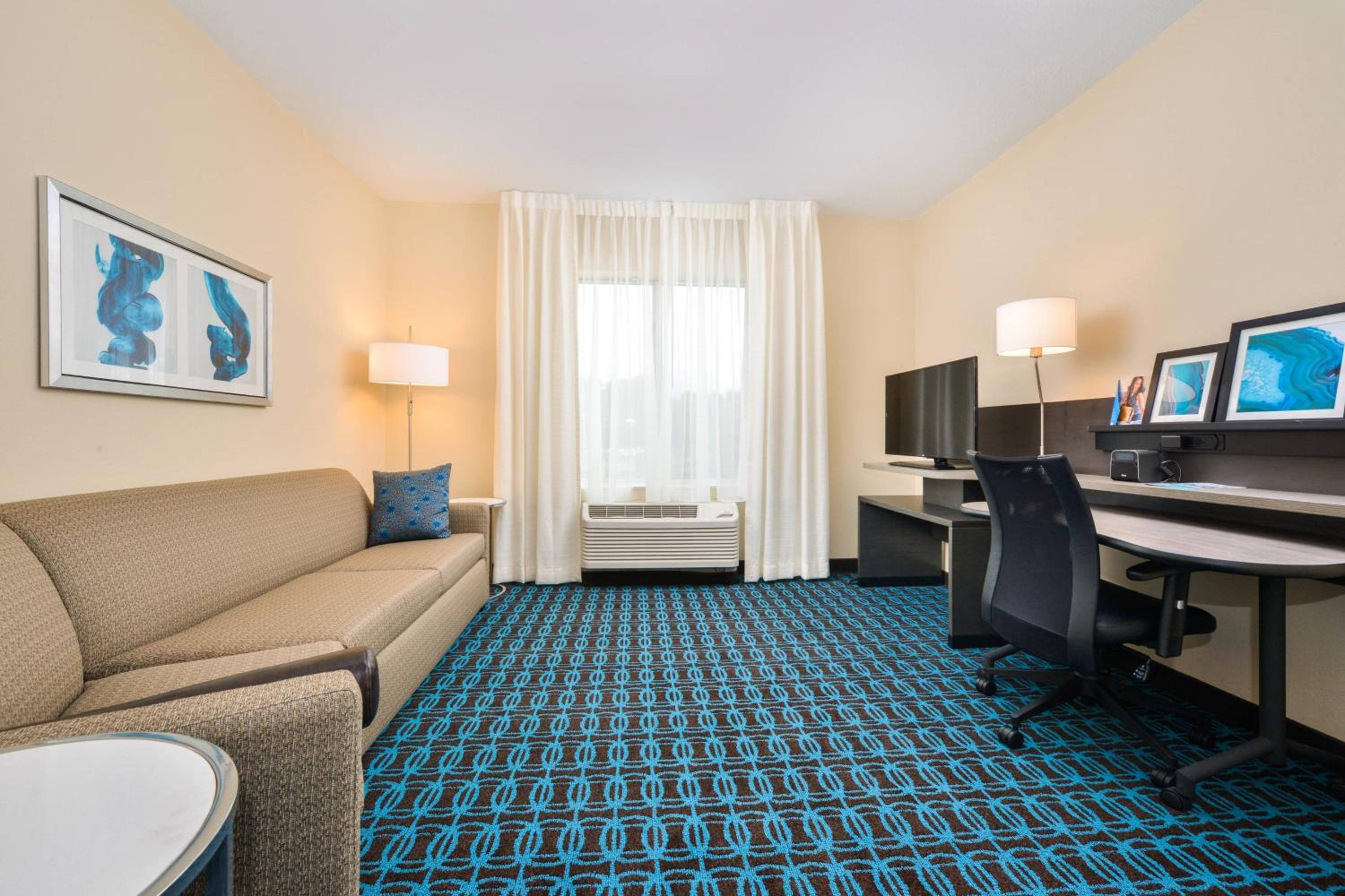 King Room with Bathtub and Sofa Bed - Mobility Access photo 2