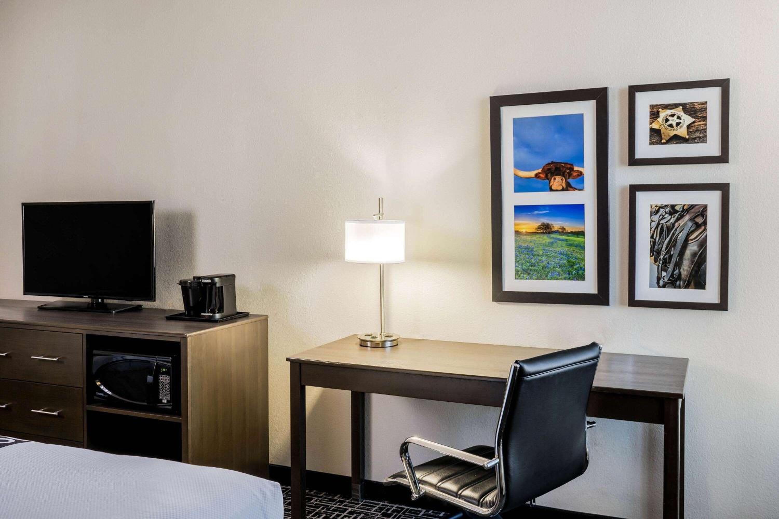 King Room with Bath Tub - Mobility/Hearing Accessible - Non-Smoking