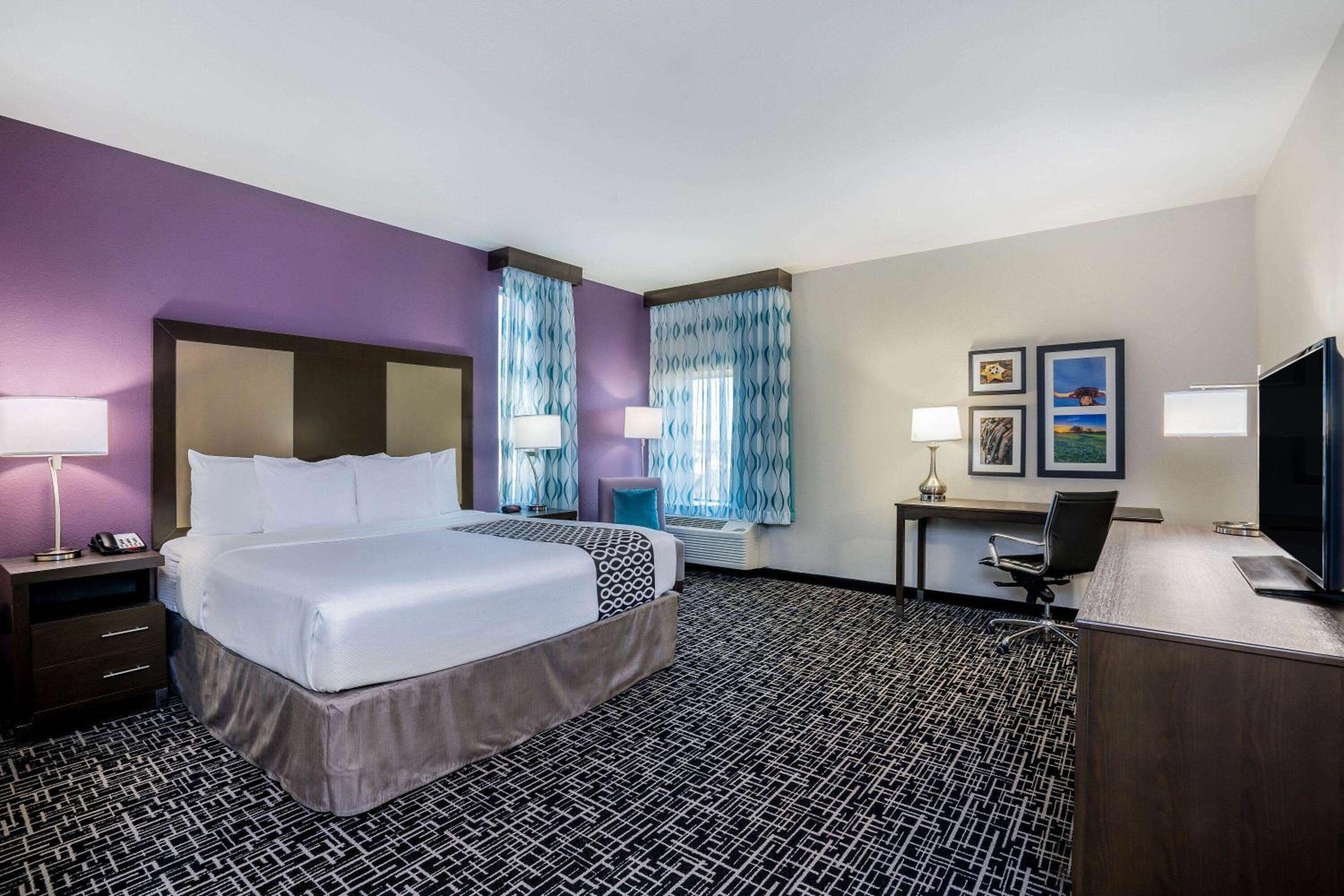 King Room with Roll-In Shower - Mobility/Hearing Accessible - Non-Smoking