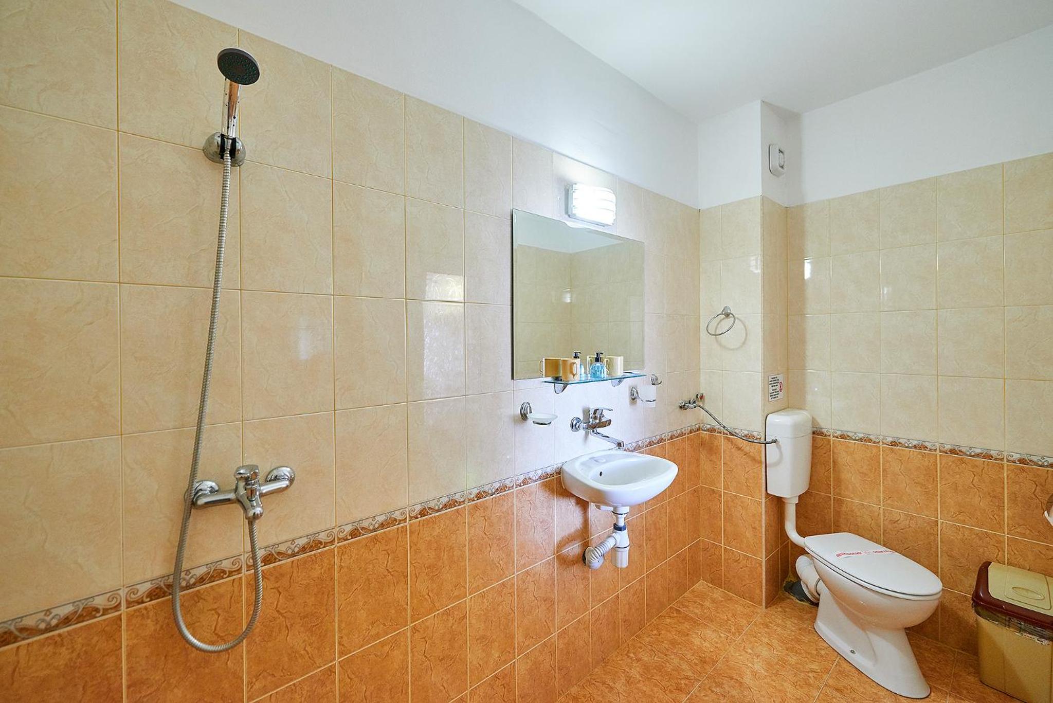Triple Room with Balcony - Photo 8