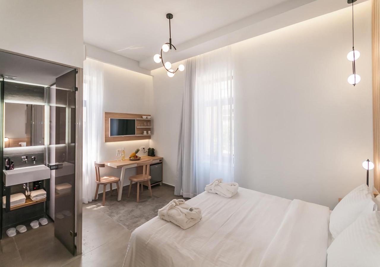 Standard Double or Twin Room - Photo 9