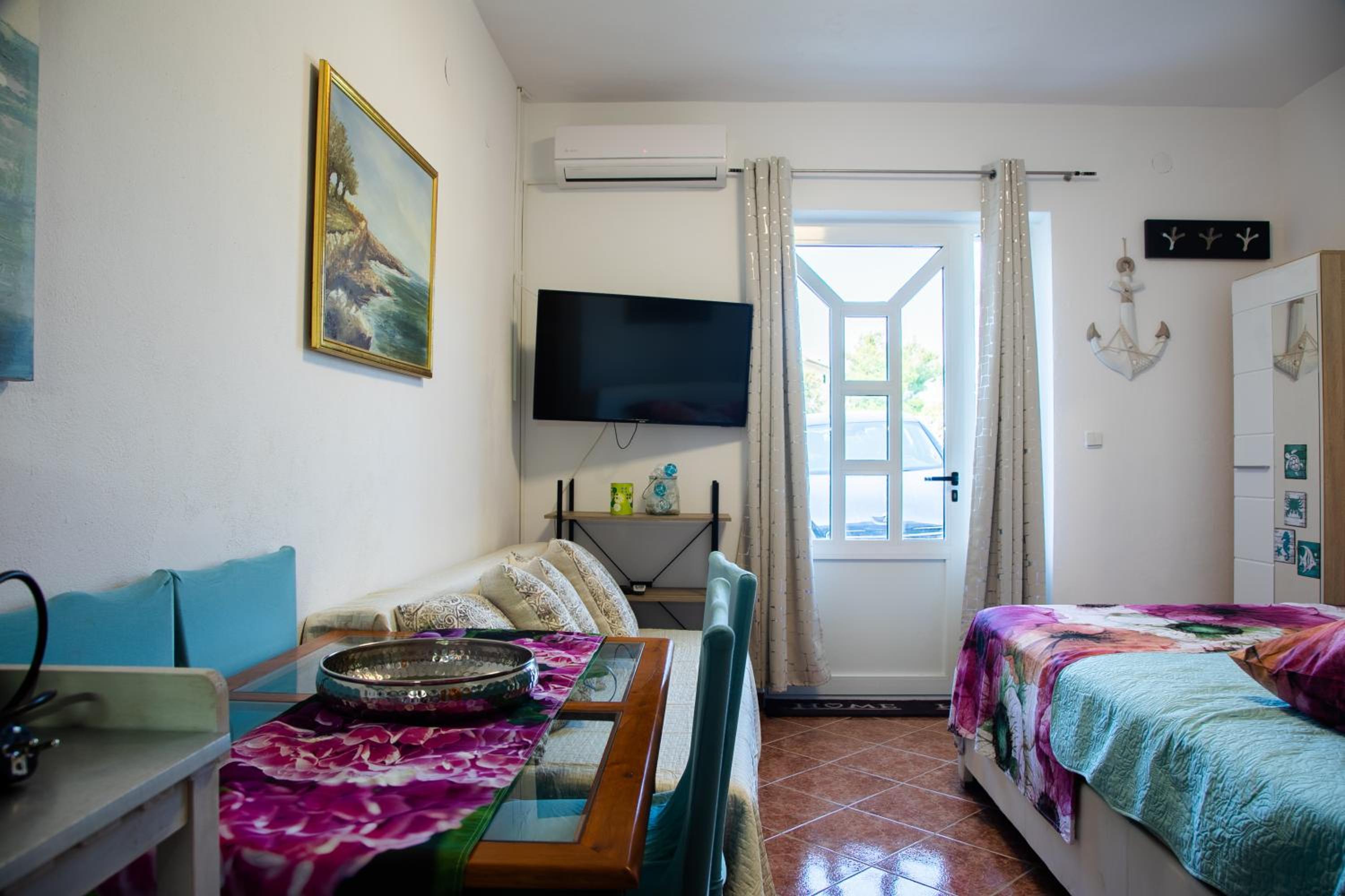 Studio Apartment photo 3