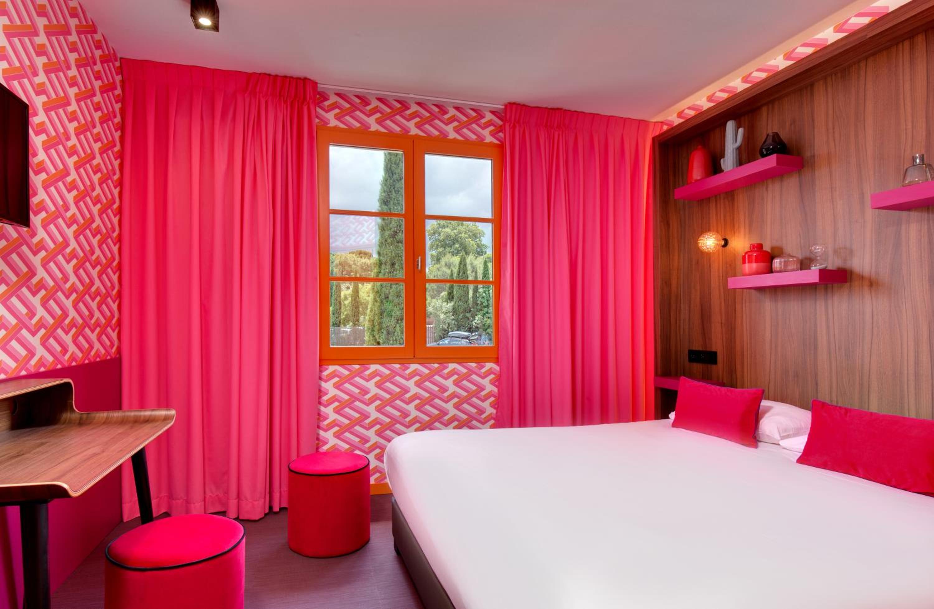 Deluxe Room - Photo 31