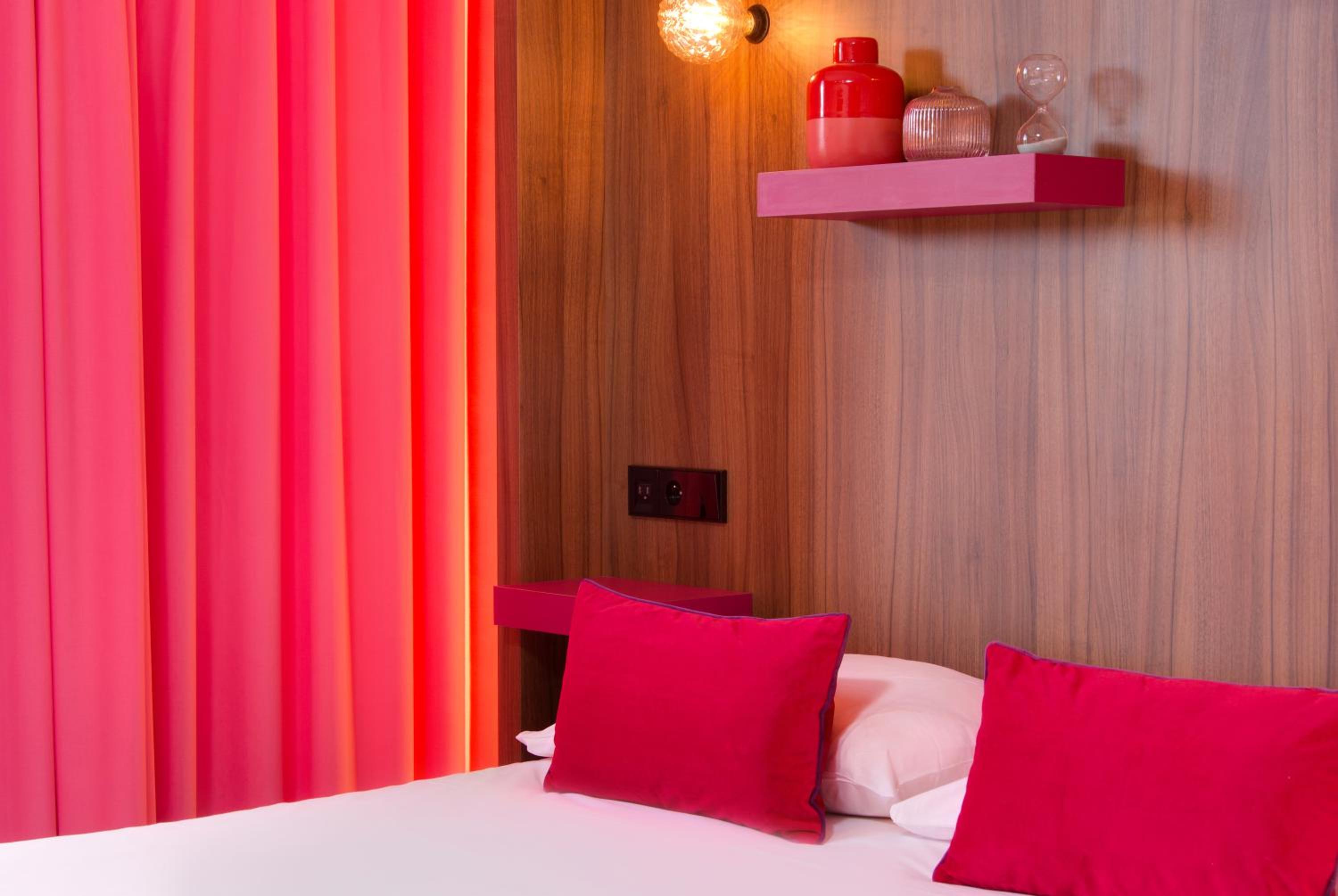 Deluxe Room - Photo 22
