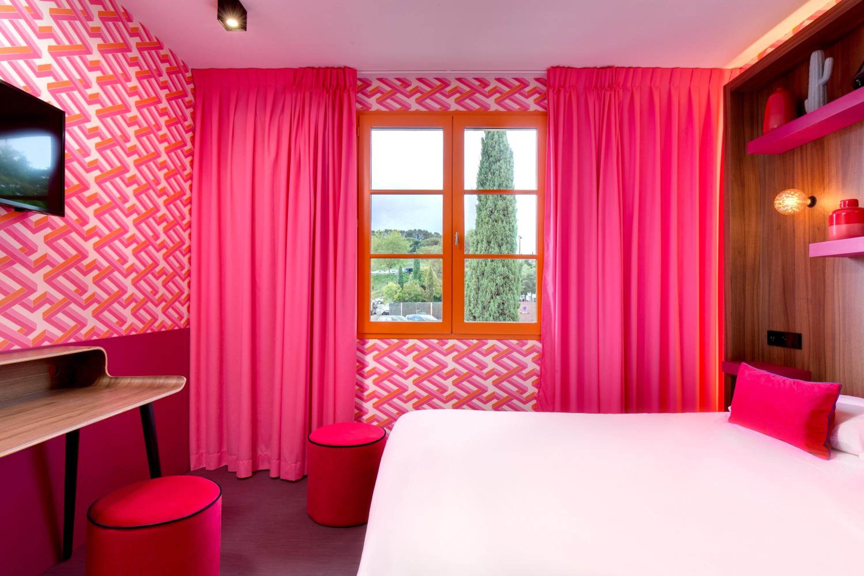 Deluxe Room - Photo 18