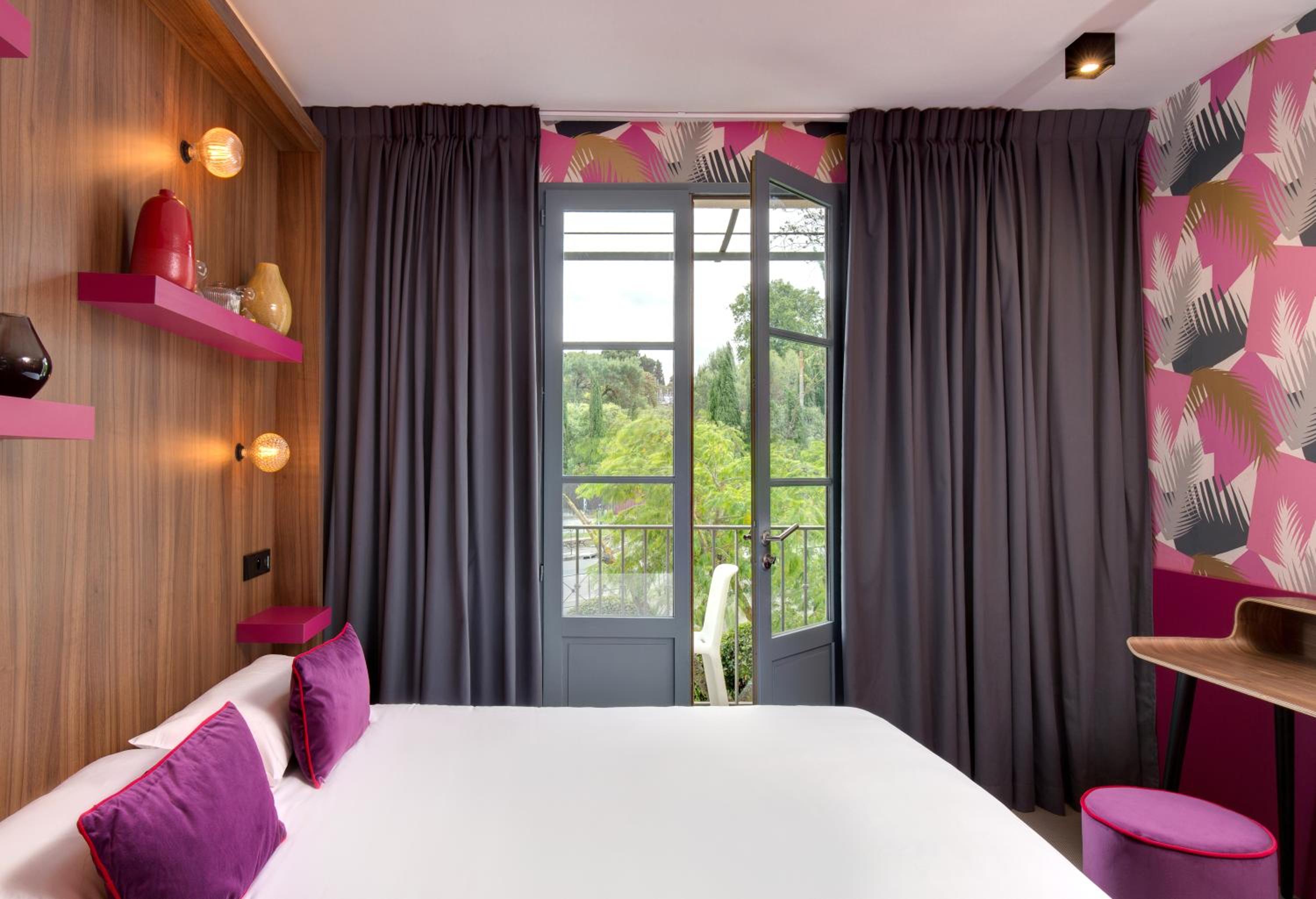 Deluxe Room - Photo 23