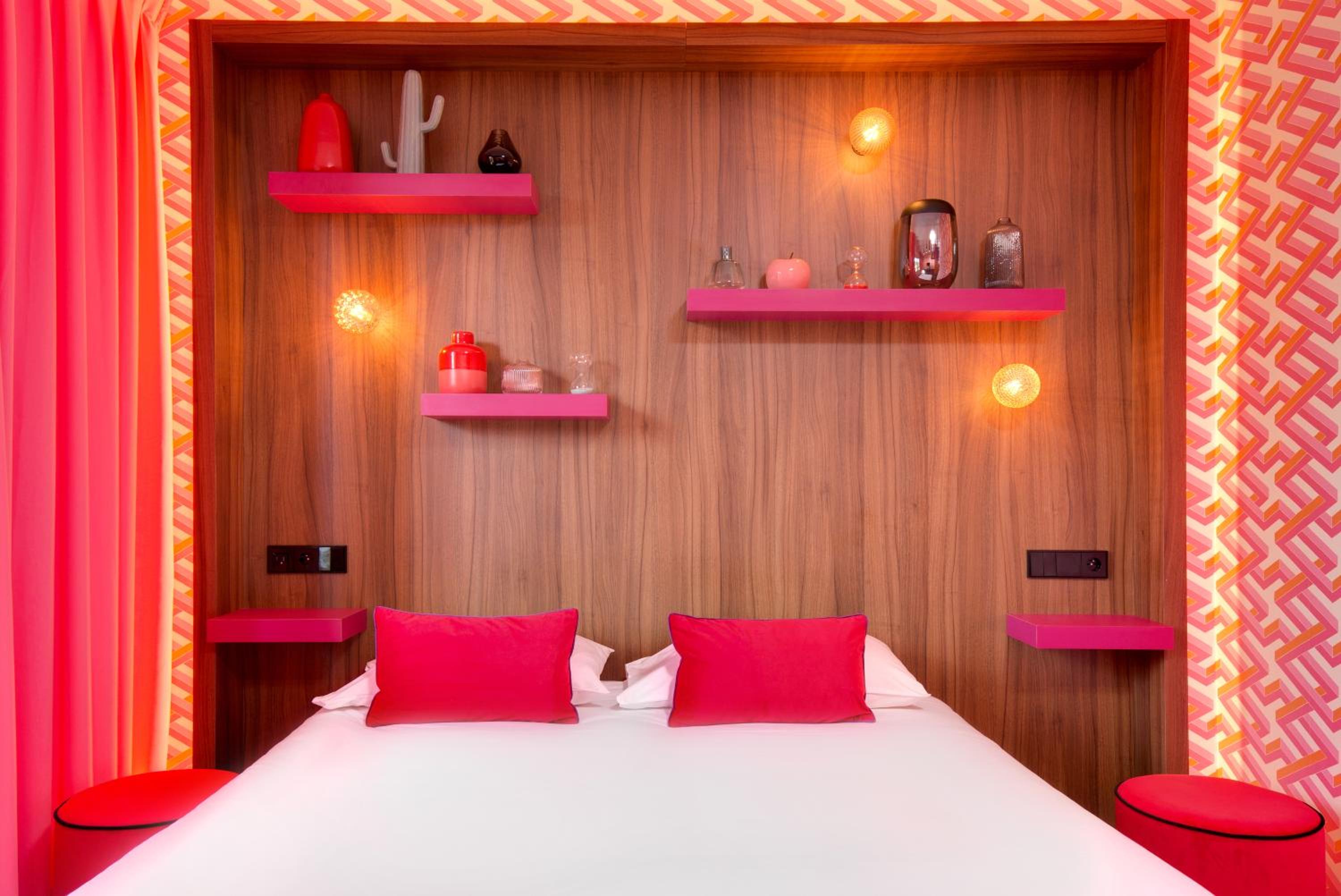 Deluxe Room - Photo 9