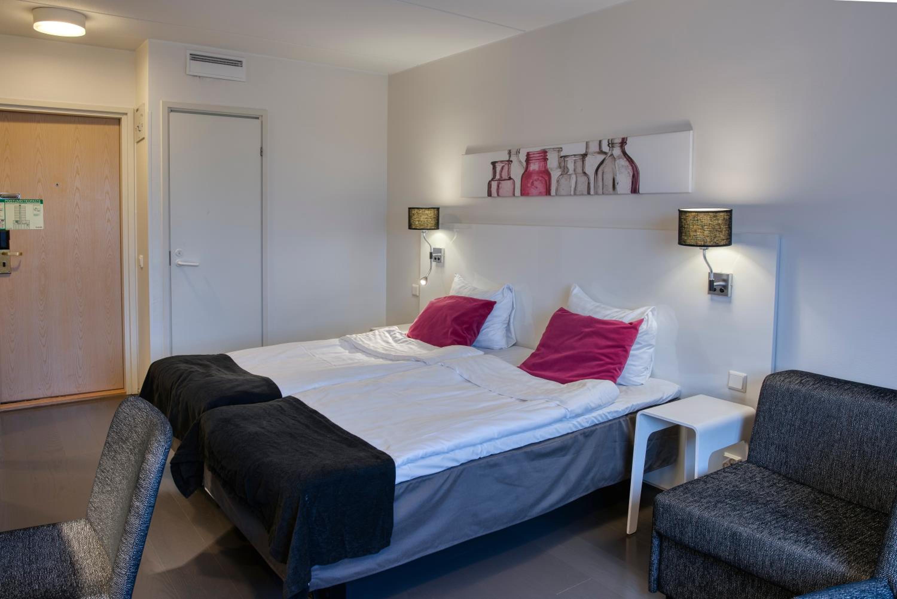 Standard Double or Twin Room - Photo 4