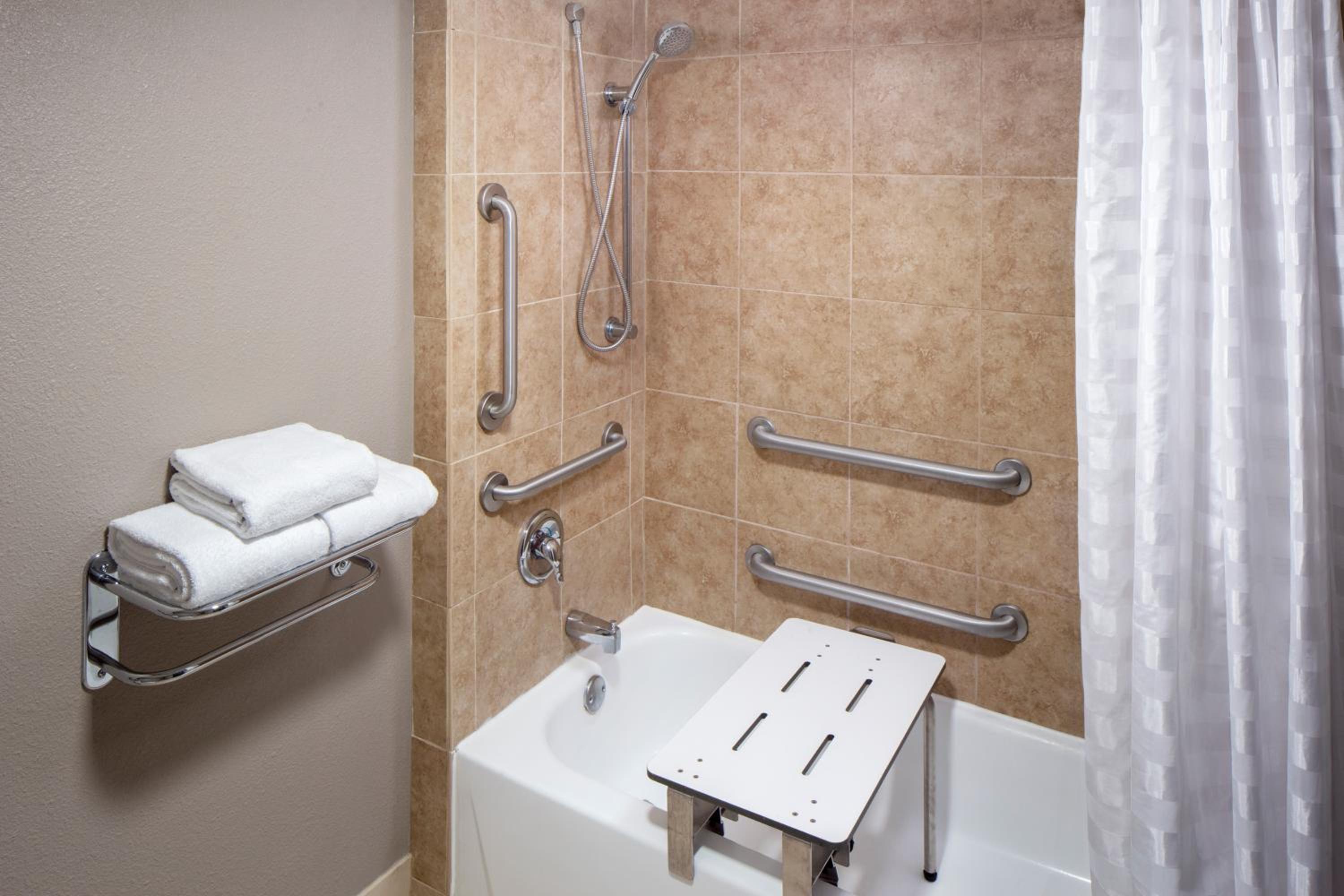 King Room with Sofa Bed and Accessible Tub - Disability Access - Photo 5